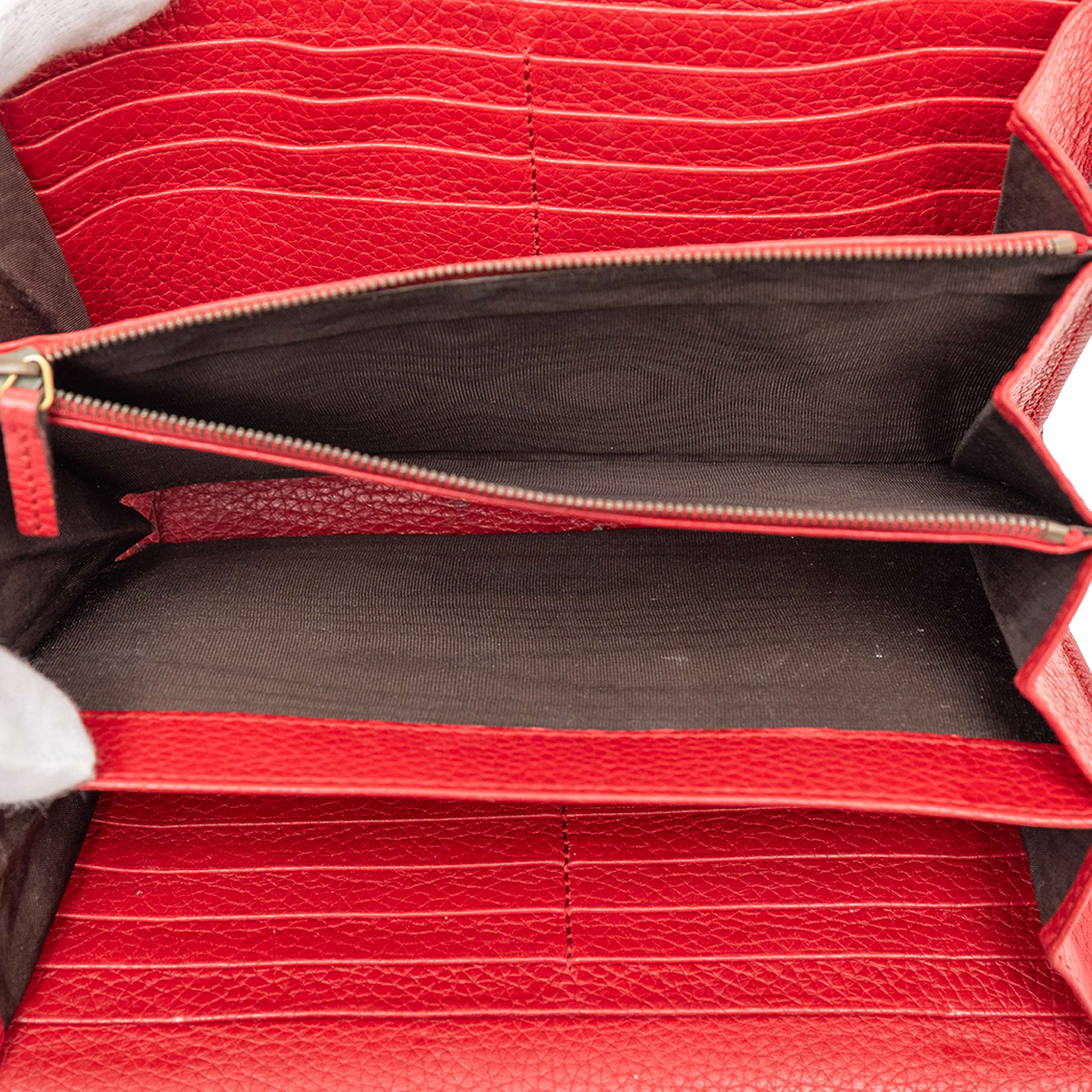 Gucci Gg Marmont Leather Wallet On Chain, från Luxclusif, i färgen red. Klicka för att öppna bilden i stort format