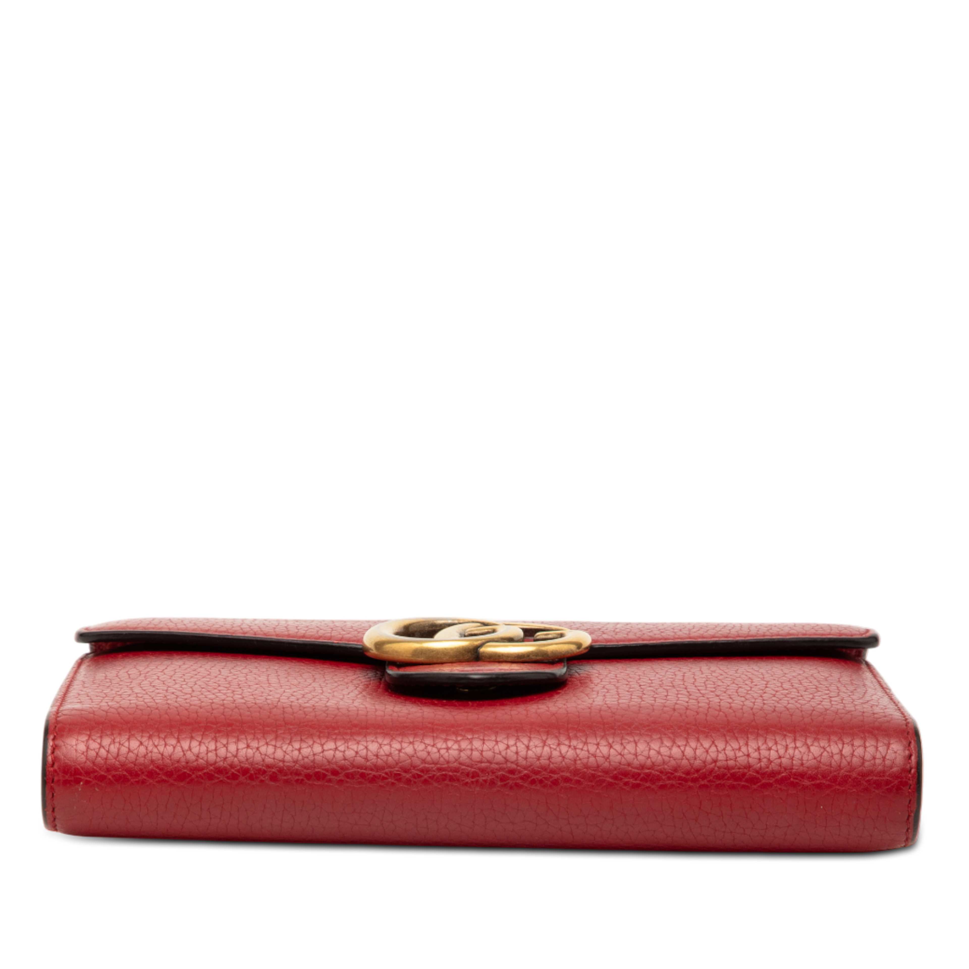 Gucci Gg Marmont Leather Wallet On Chain, från Luxclusif, i färgen red. Klicka för att öppna bilden i stort format