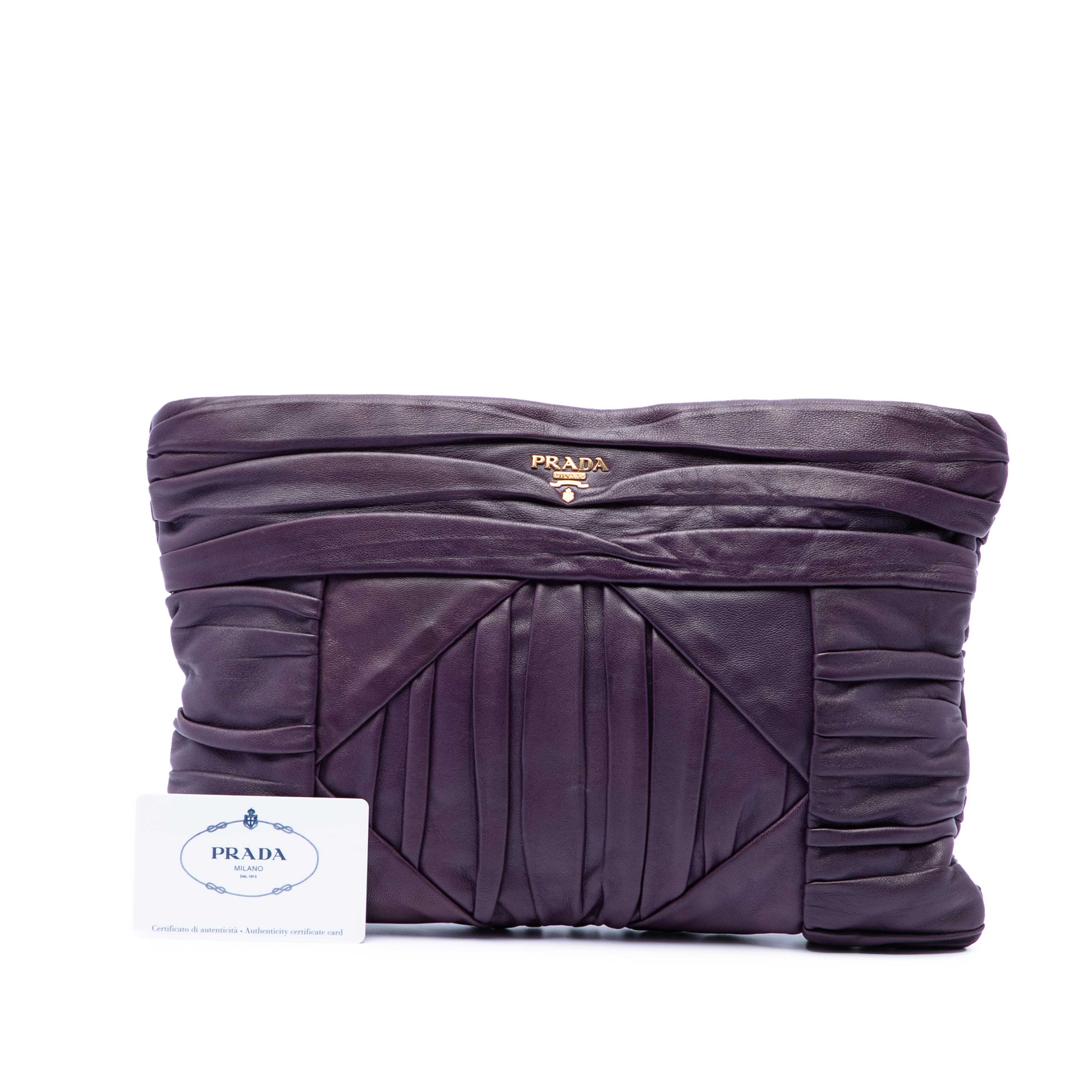 Prada Pleated Nappa Clutch, från Luxclusif, i färgen purpur. Klicka för att öppna bilden i stort format