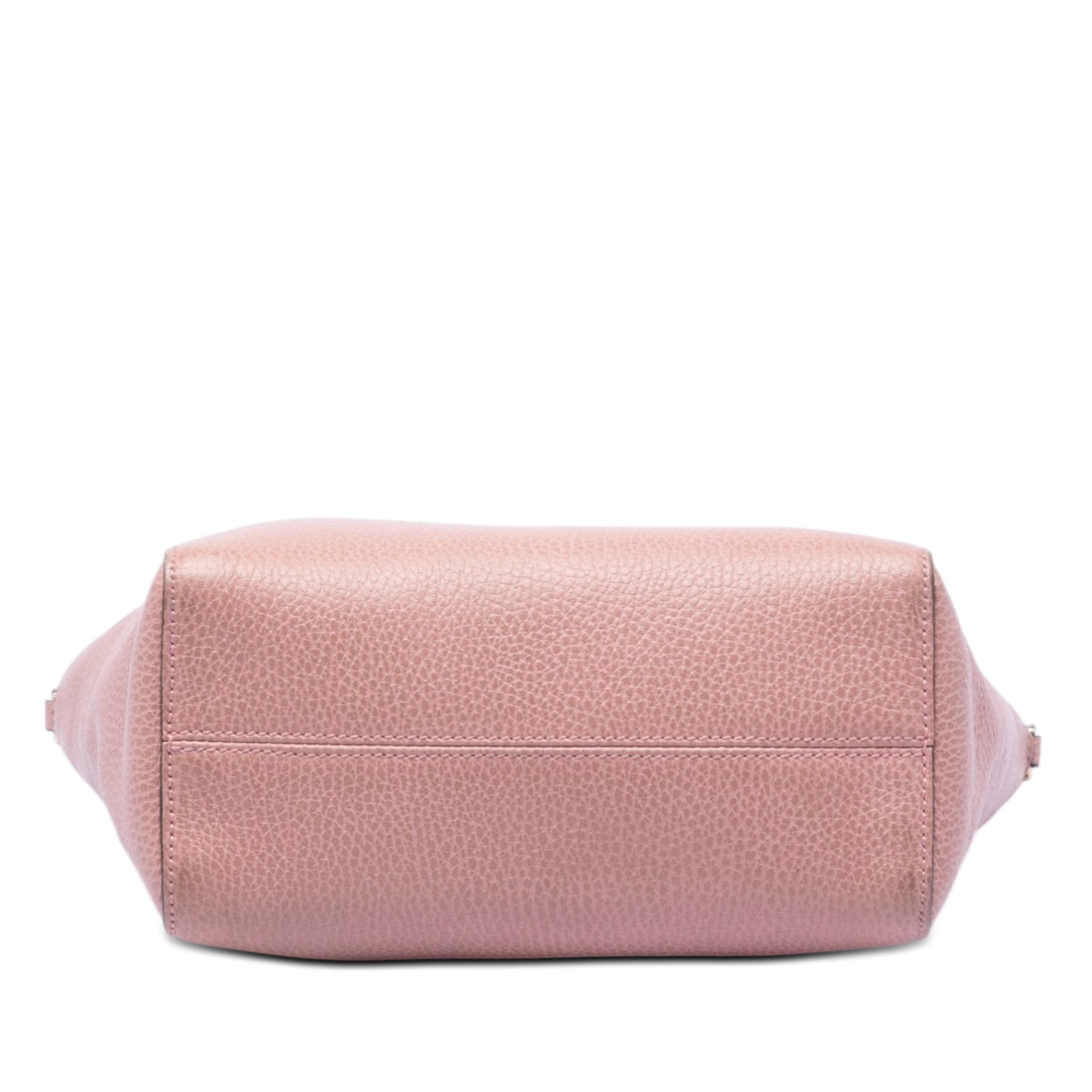 Gucci Mini Leather Swing Satchel, från Luxclusif, i färgen rosa. Klicka för att öppna bilden i stort format