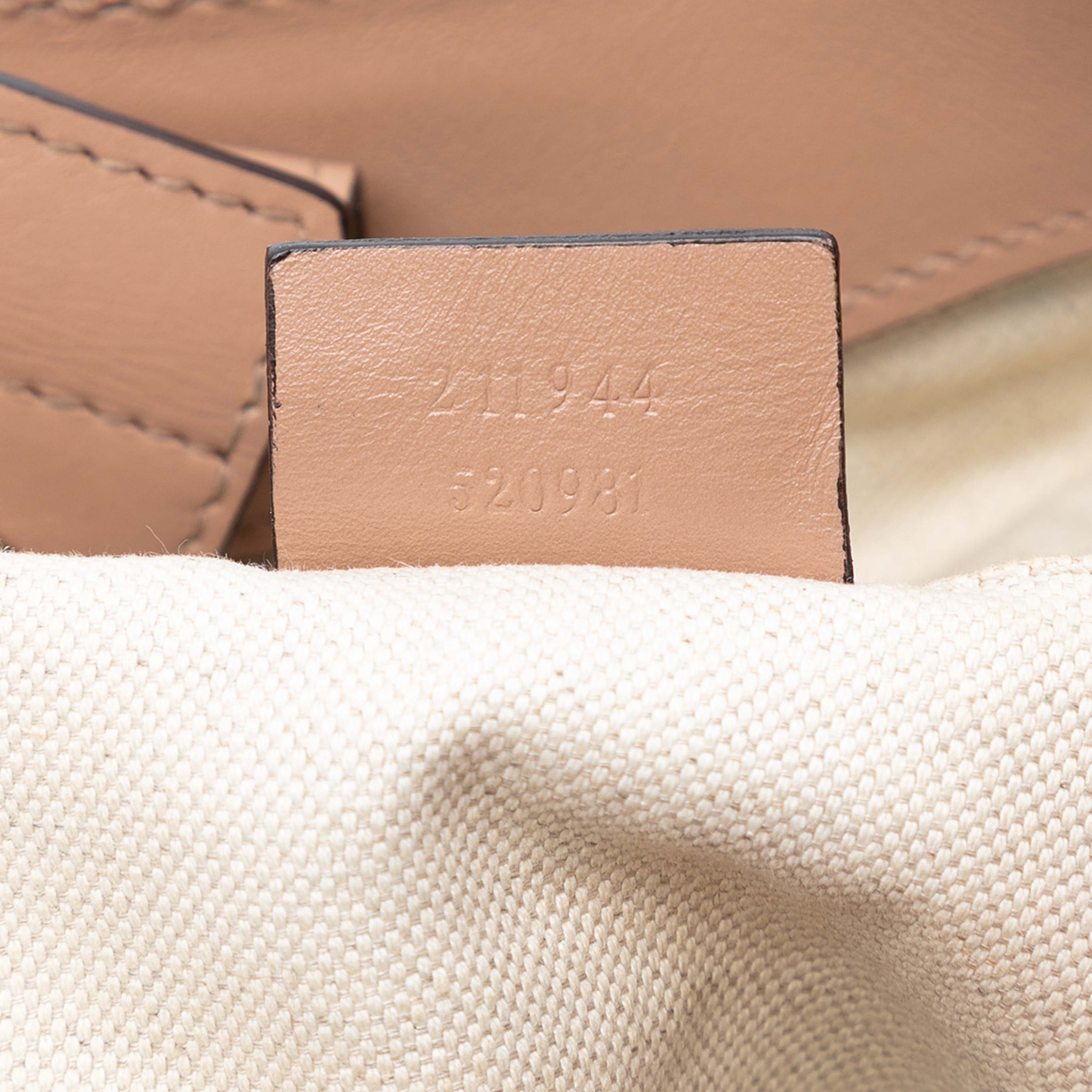 Gucci Medium Diamante Canvas Sukey Tote, från Luxclusif, i färgen beige. Klicka för att öppna bilden i stort format