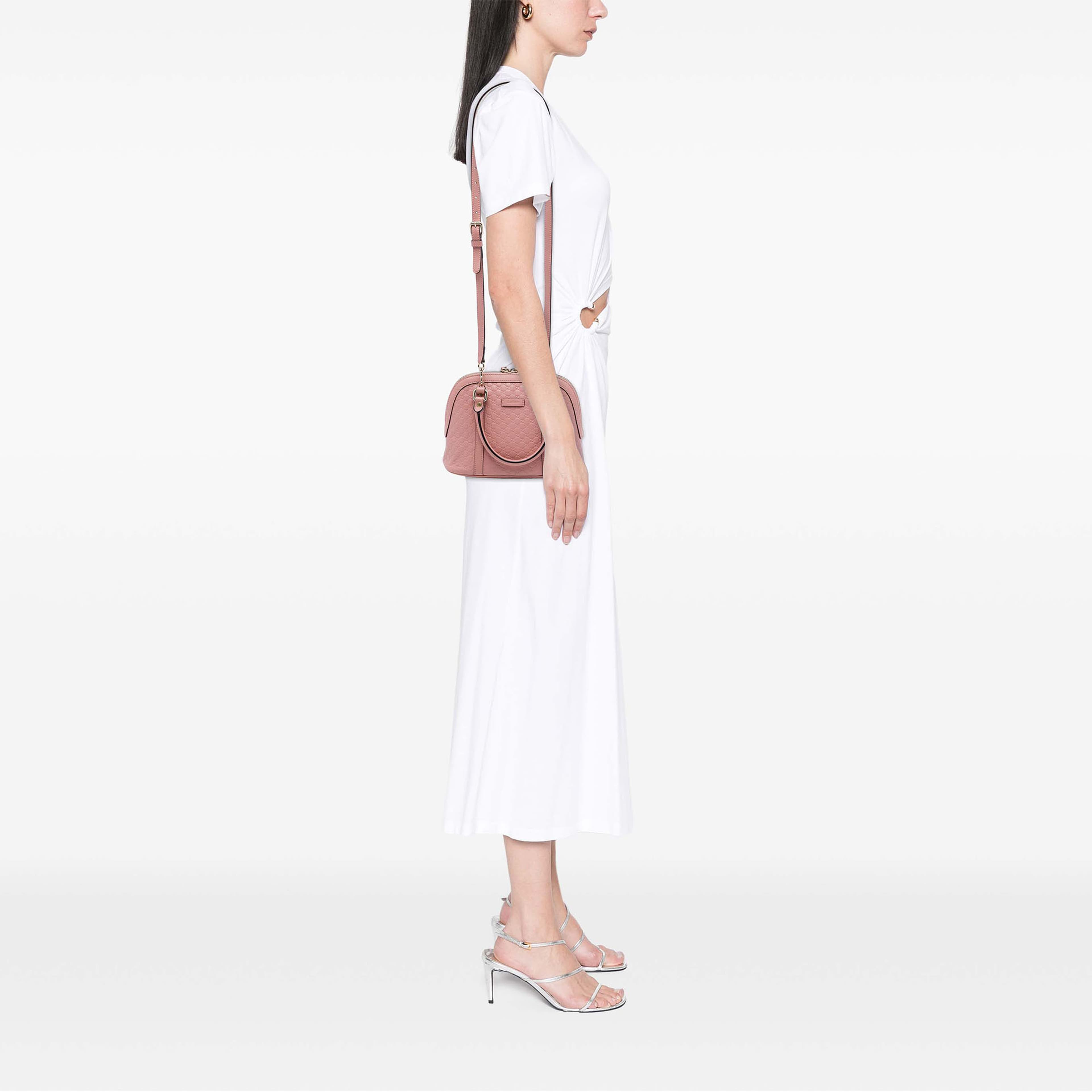 Gucci Mini Microguccissima Dome Satchel, från Luxclusif, i färgen rosa. Klicka för att öppna bilden i stort format