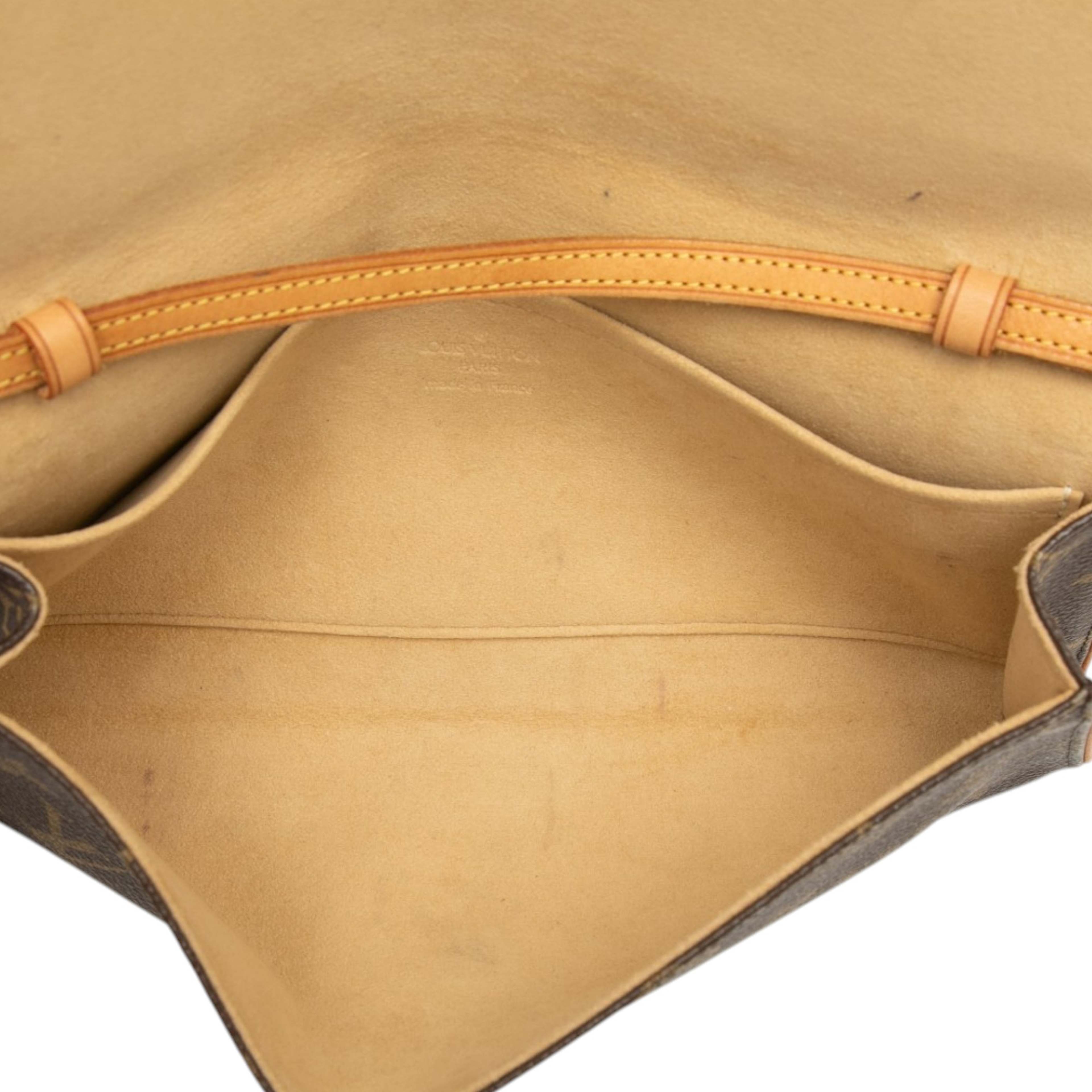 Louis Vuitton Monogram Pochette Twin Gm, från Luxclusif, i färgen brun. Klicka för att öppna bilden i stort format