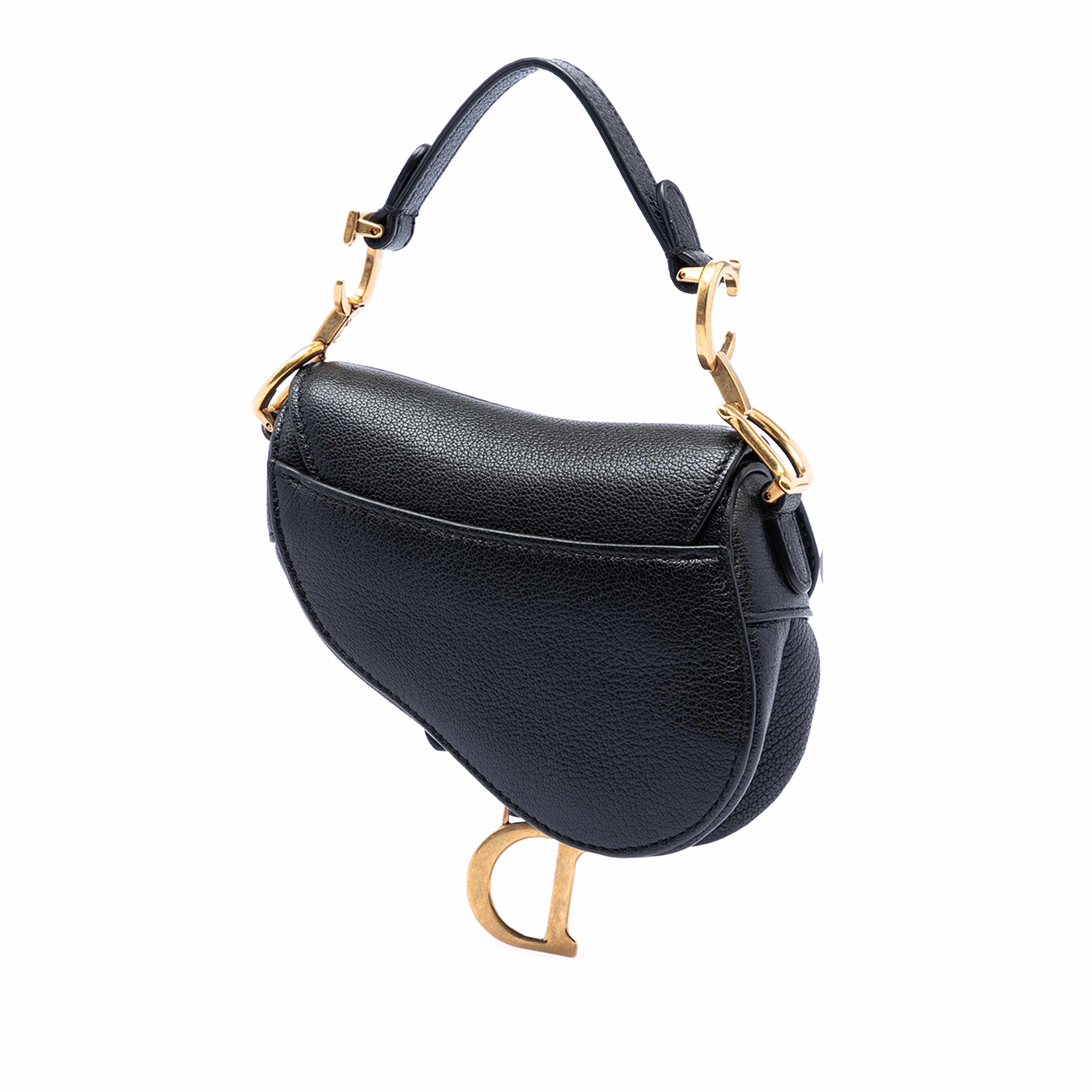 Dior Micro Goatskin Saddle Bag, från Luxclusif, i färgen black. Klicka för att öppna bilden i stort format