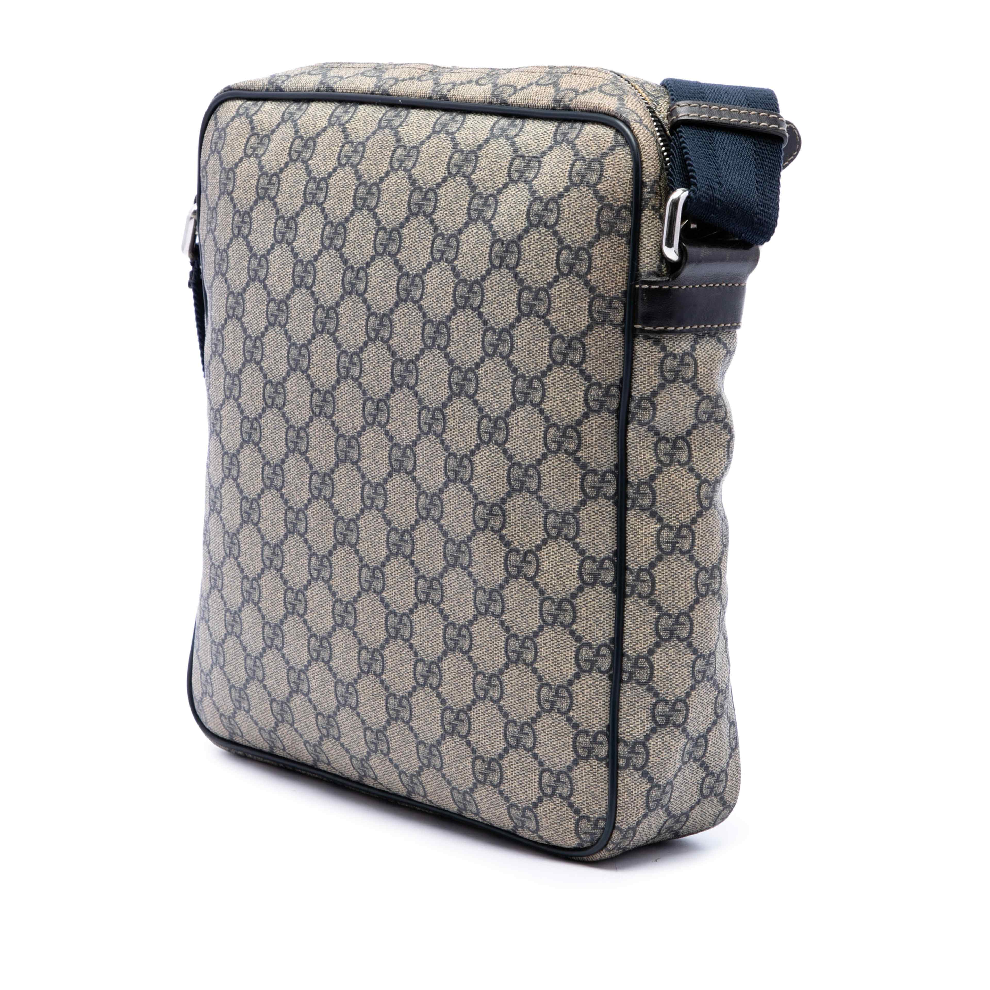Gucci Gg Supreme Crossbody, från Luxclusif, i färgen beige. Klicka för att öppna bilden i stort format