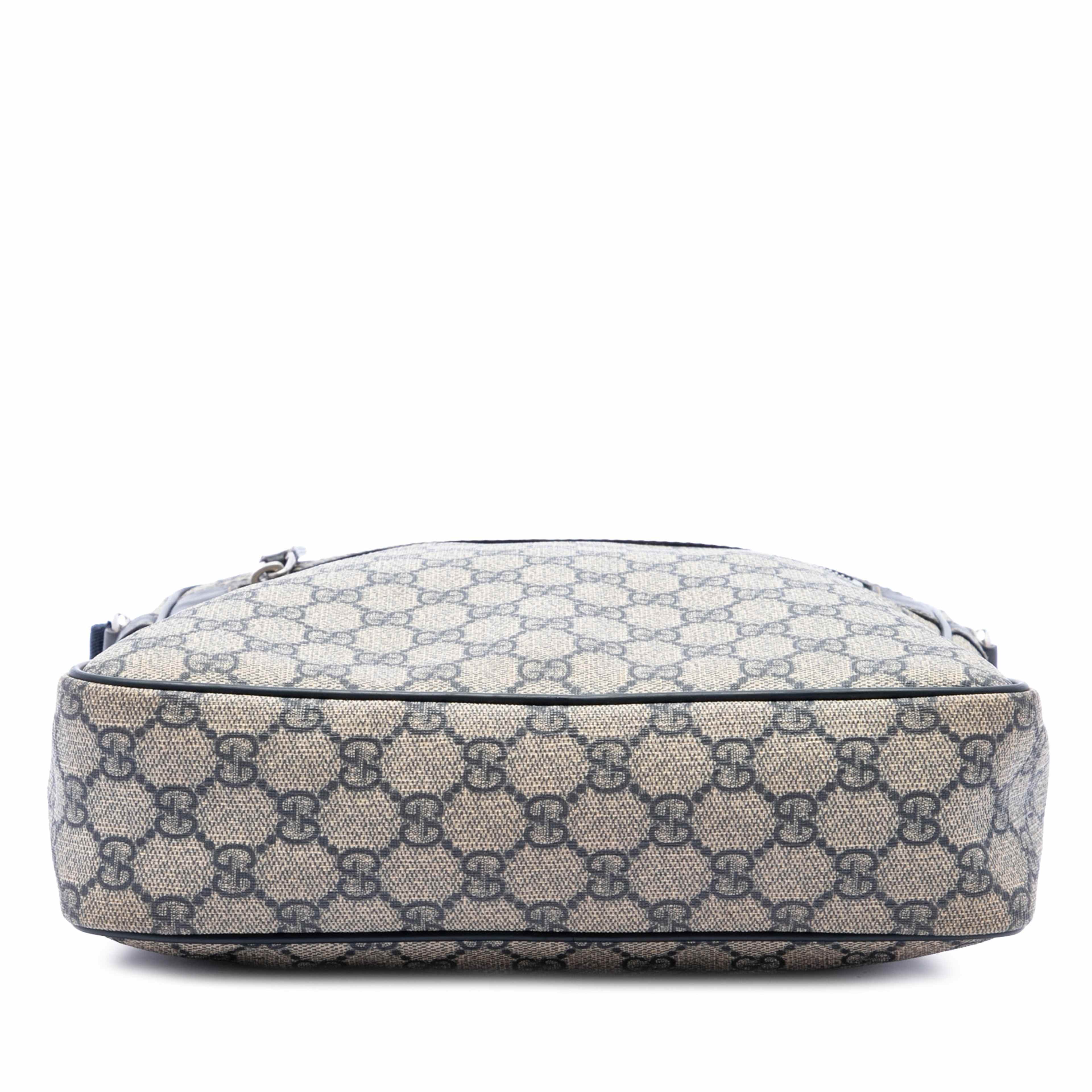 Gucci Gg Supreme Crossbody, från Luxclusif, i färgen beige. Klicka för att öppna bilden i stort format