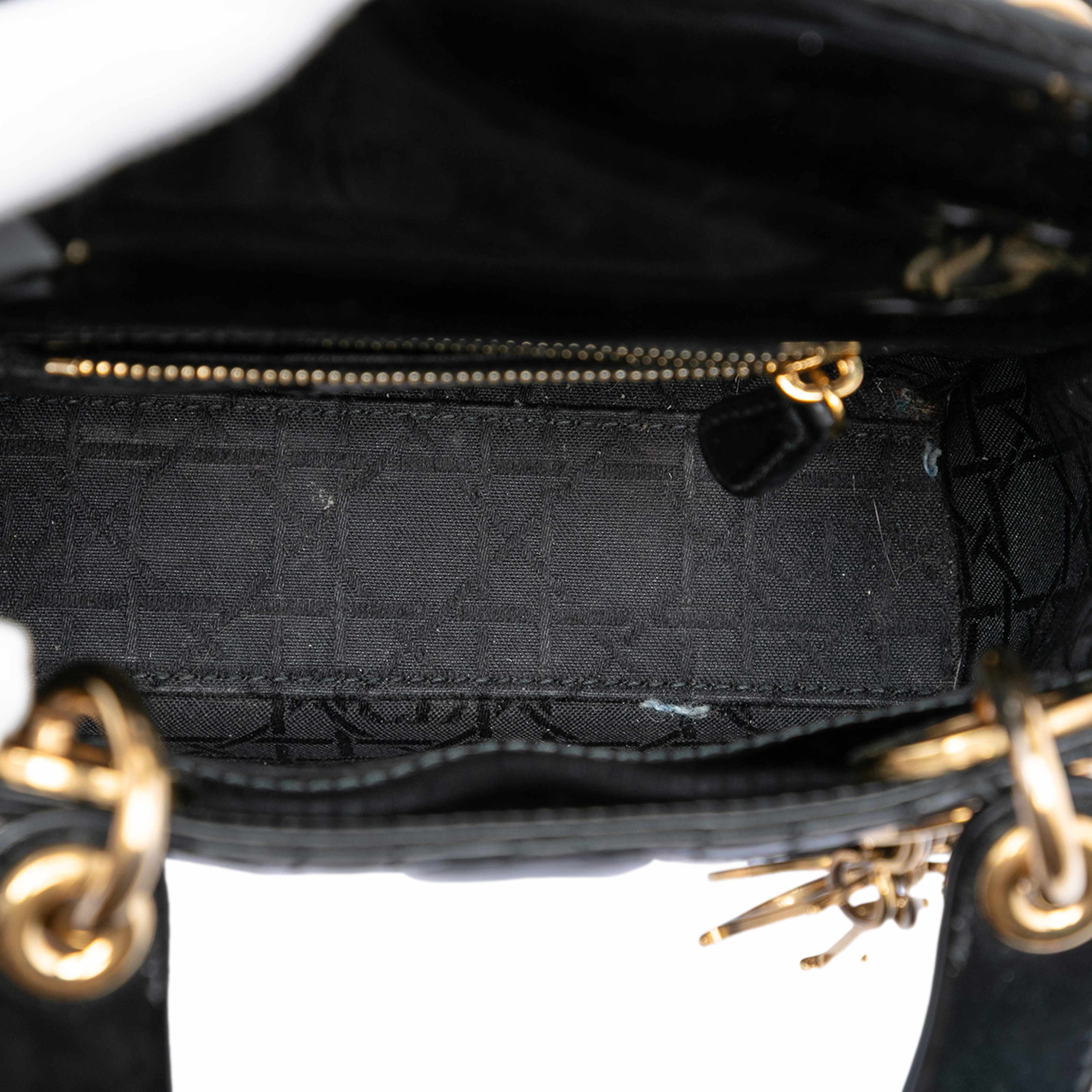 Dior Mini Patent Cannage Lady Dior, från Luxclusif, i färgen black. Klicka för att öppna bilden i stort format
