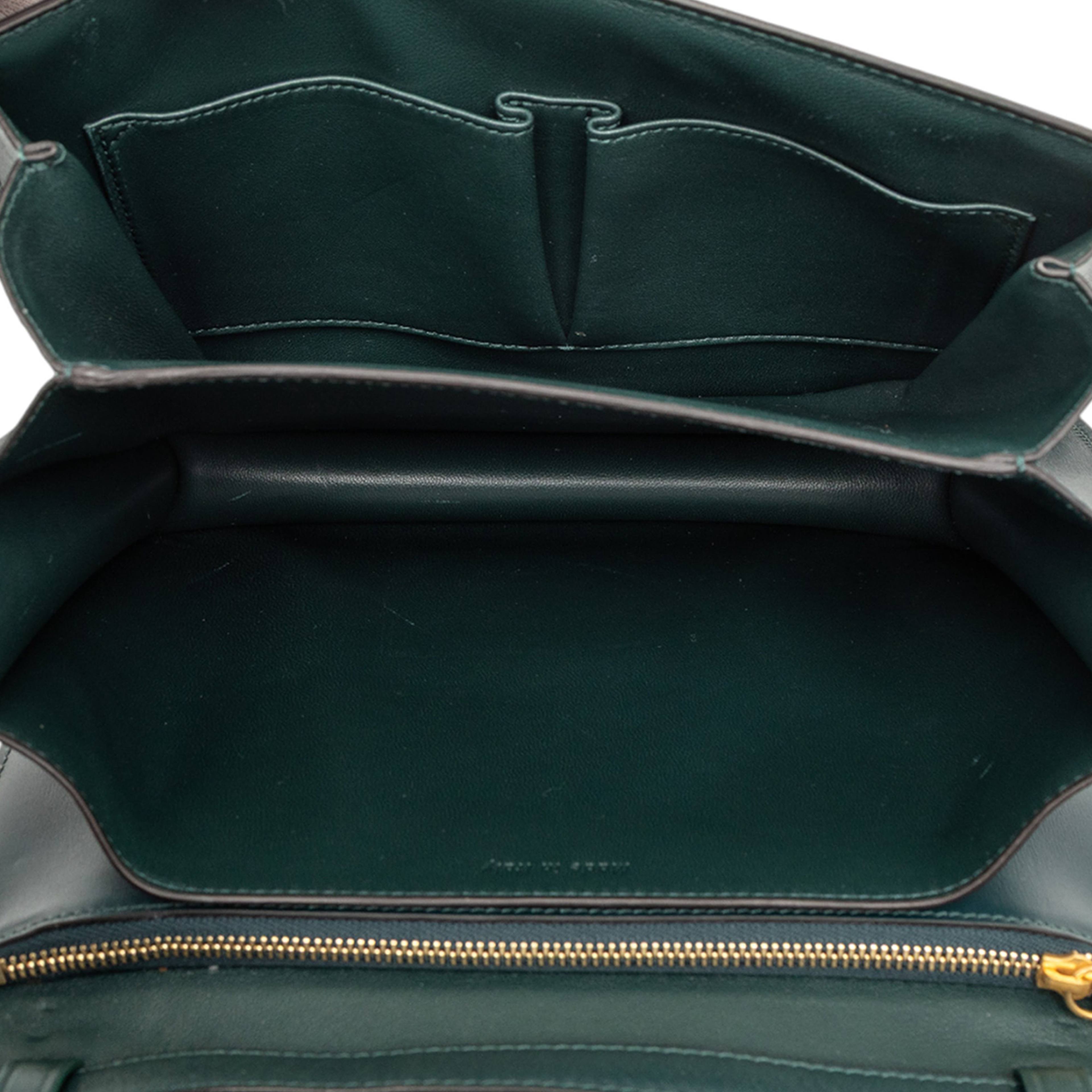 Celine Medium Calfskin Classic Box, från Luxclusif, i färgen dark green. Klicka för att öppna bilden i stort format