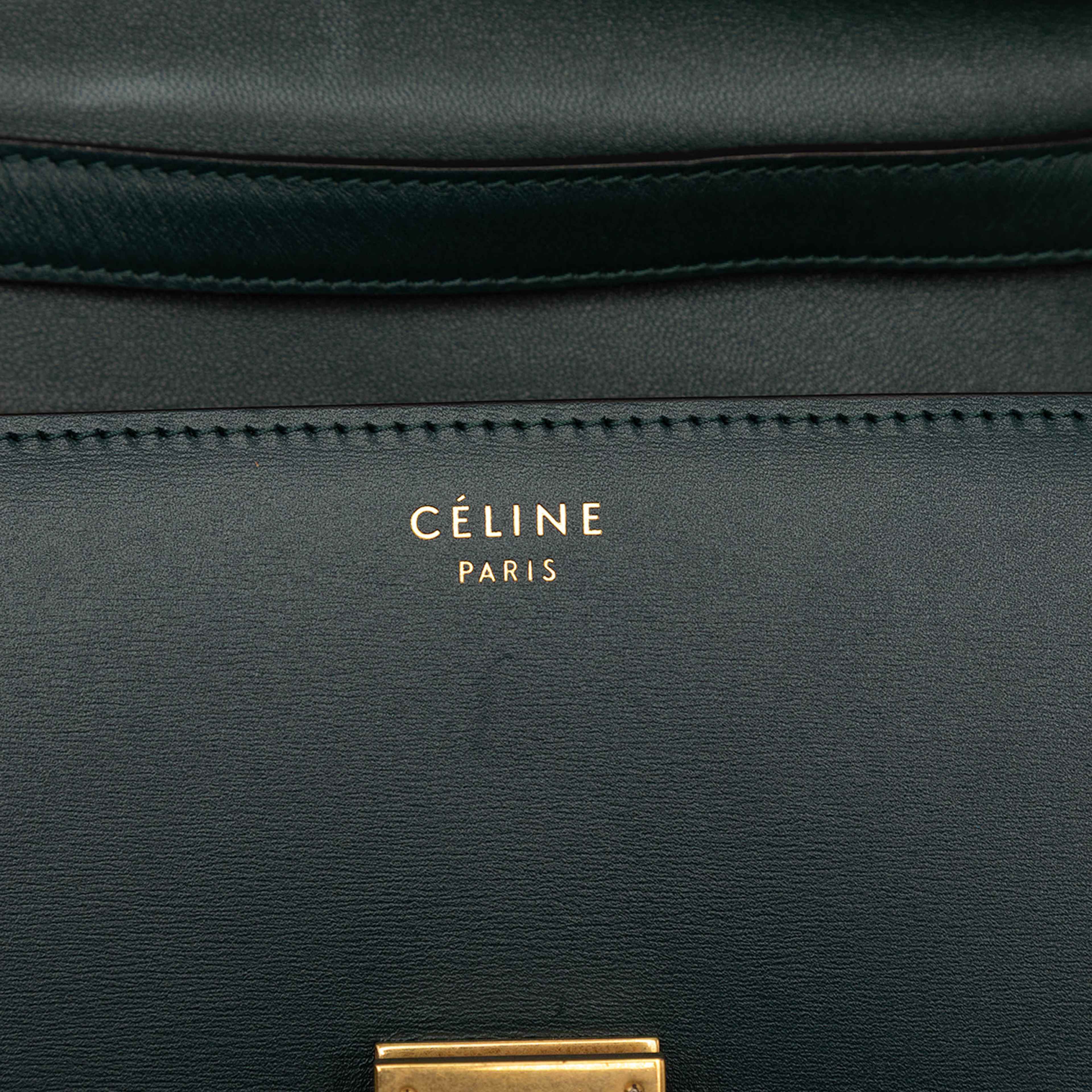 Celine Medium Calfskin Classic Box, från Luxclusif, i färgen dark green. Klicka för att öppna bilden i stort format
