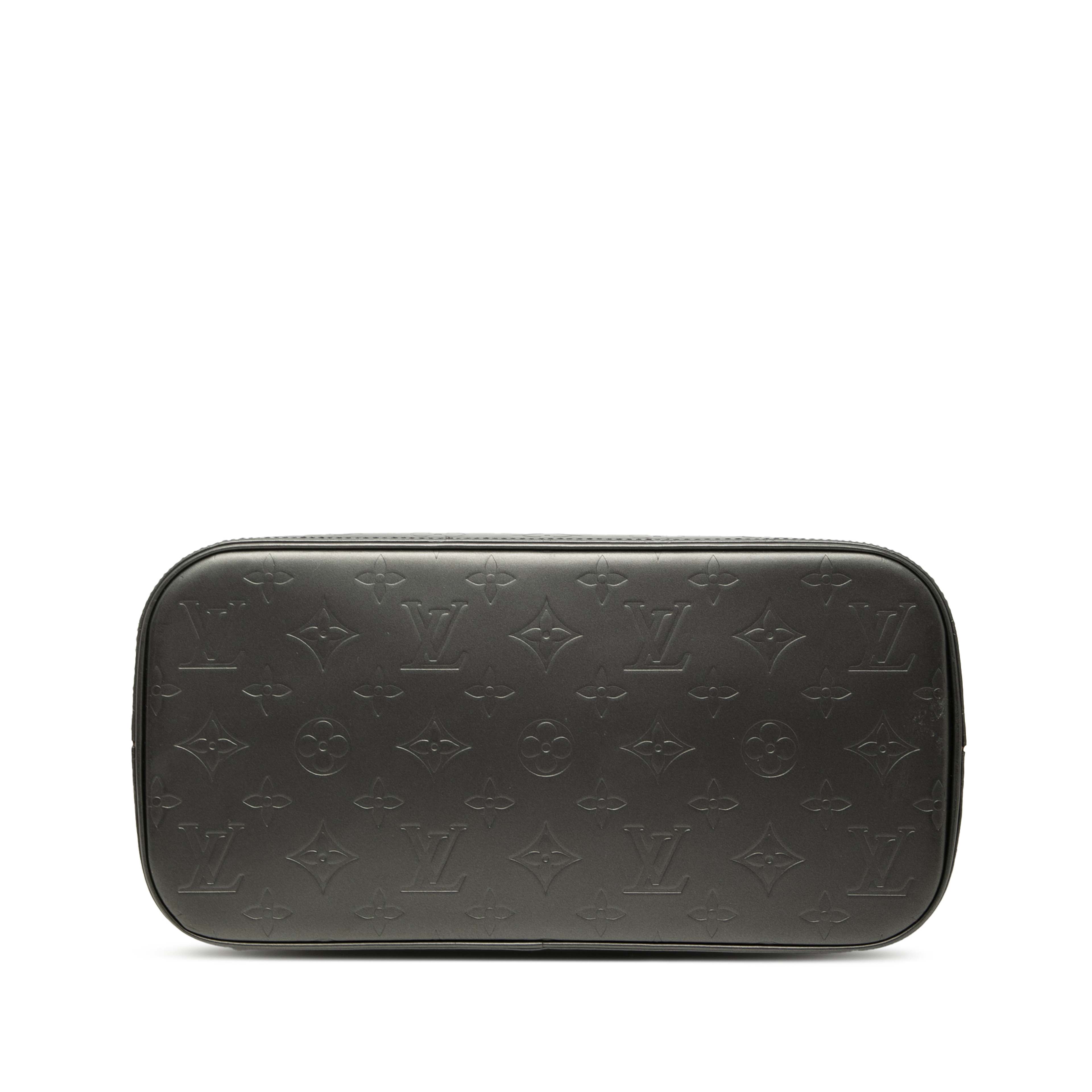 Louis Vuitton Monogram Mat Stockton, från Luxclusif, i färgen grå. Klicka för att öppna bilden i stort format