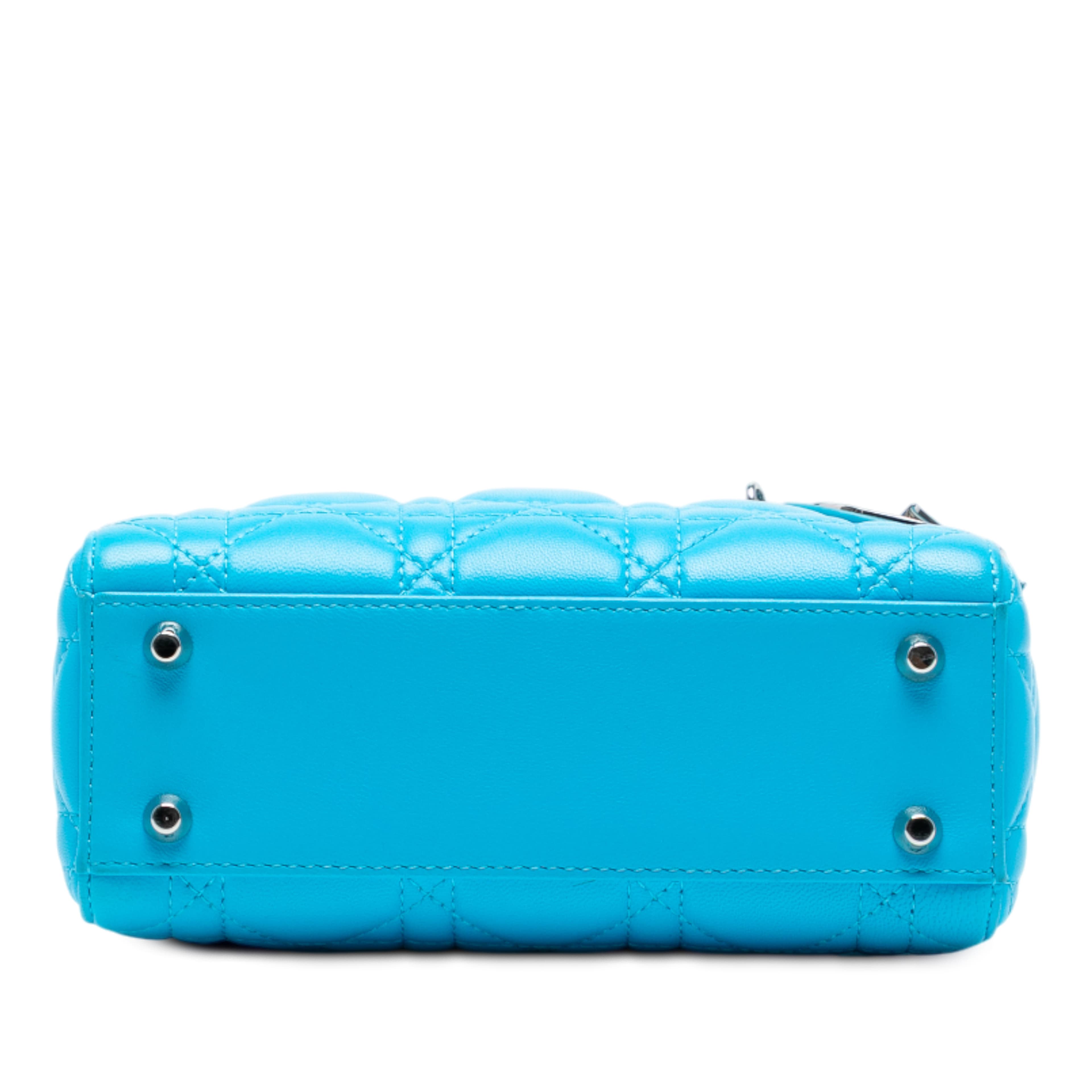 Dior Mini Lambskin Cannage Lady Dior, från Luxclusif, i färgen aqua. Klicka för att öppna bilden i stort format