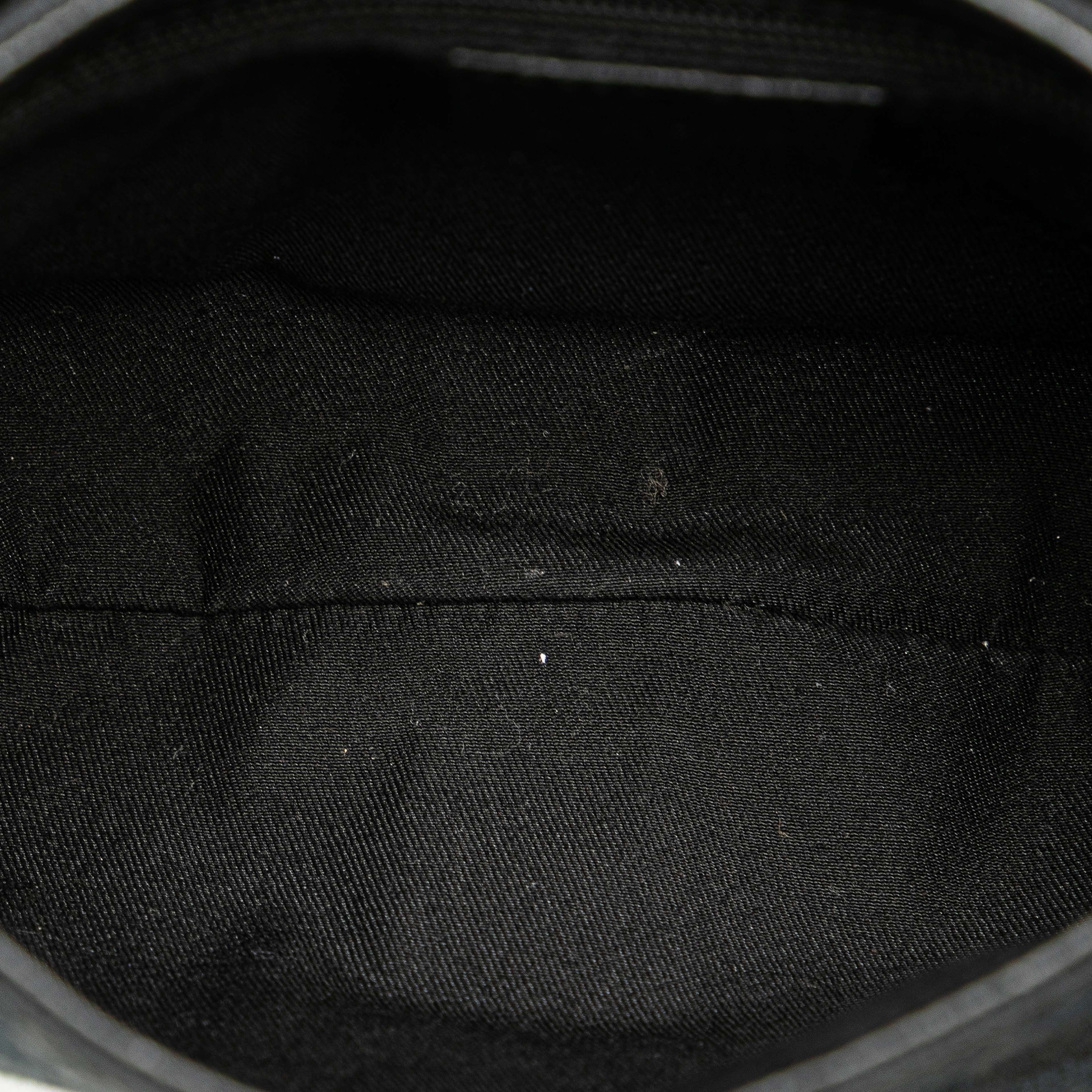 Gucci Gg Canvas Belt Bag, från Luxclusif, i färgen black. Klicka för att öppna bilden i stort format