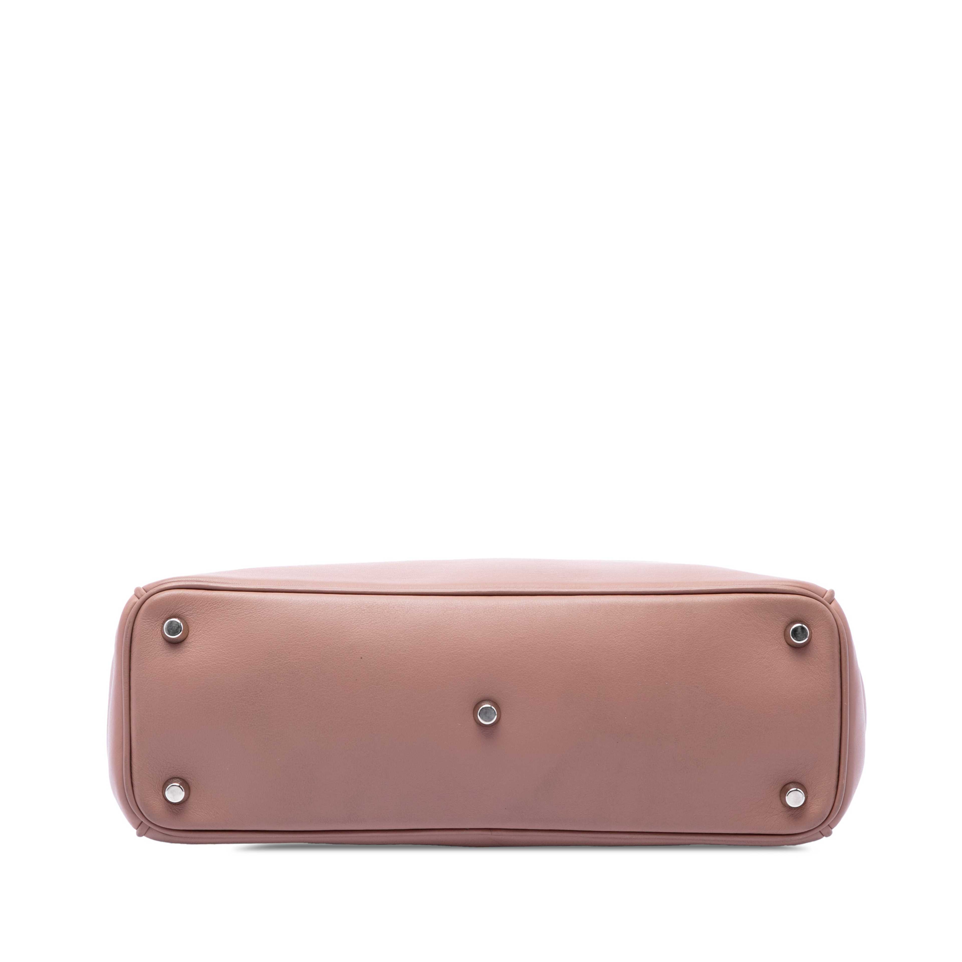 Dior Medium Leather Diorissimo Satchel, från Luxclusif, i färgen rosa. Klicka för att öppna bilden i stort format