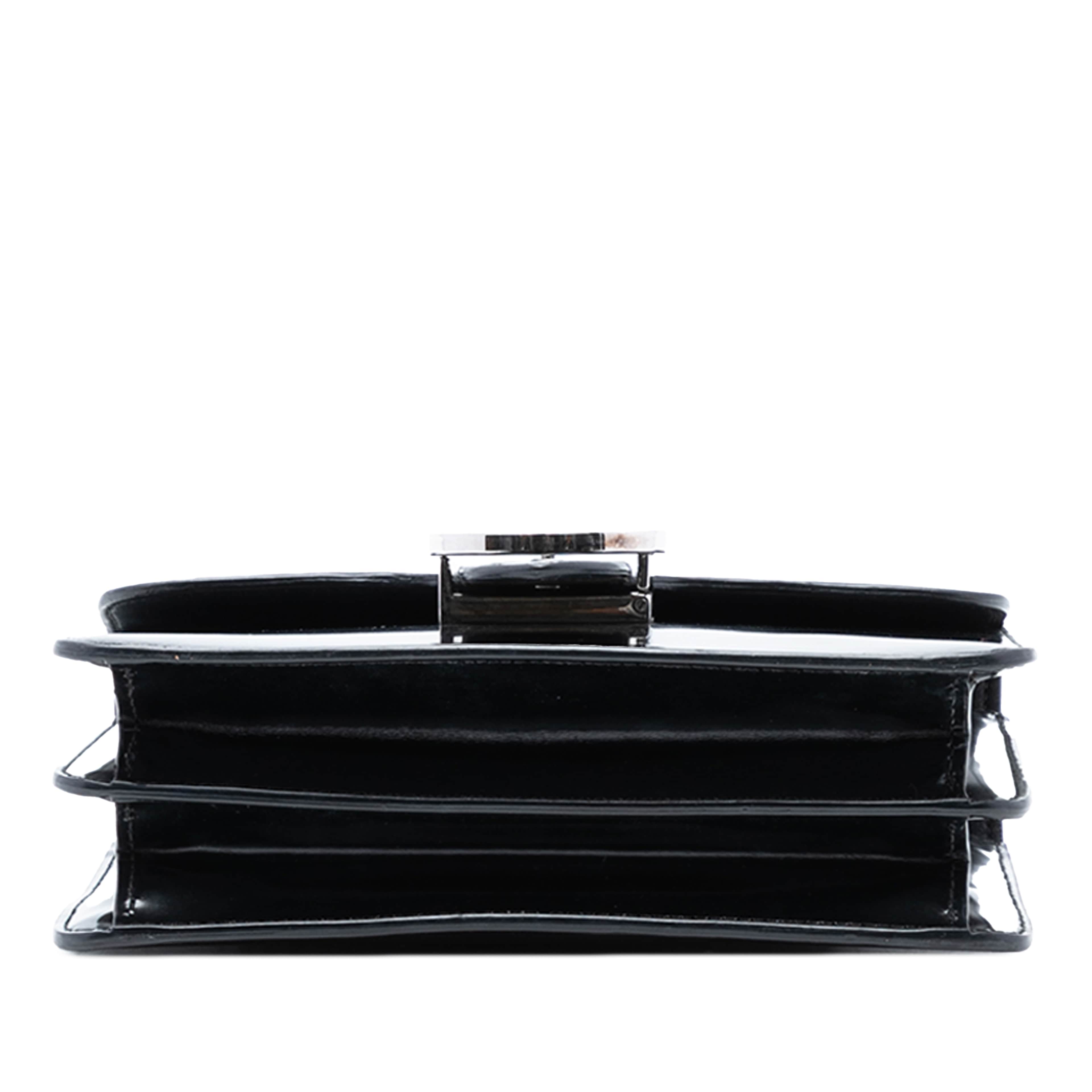 Gucci Small Polished Calfskin Interlocking G Dollar Crossbody, från Luxclusif, i färgen black. Klicka för att öppna bilden i stort format