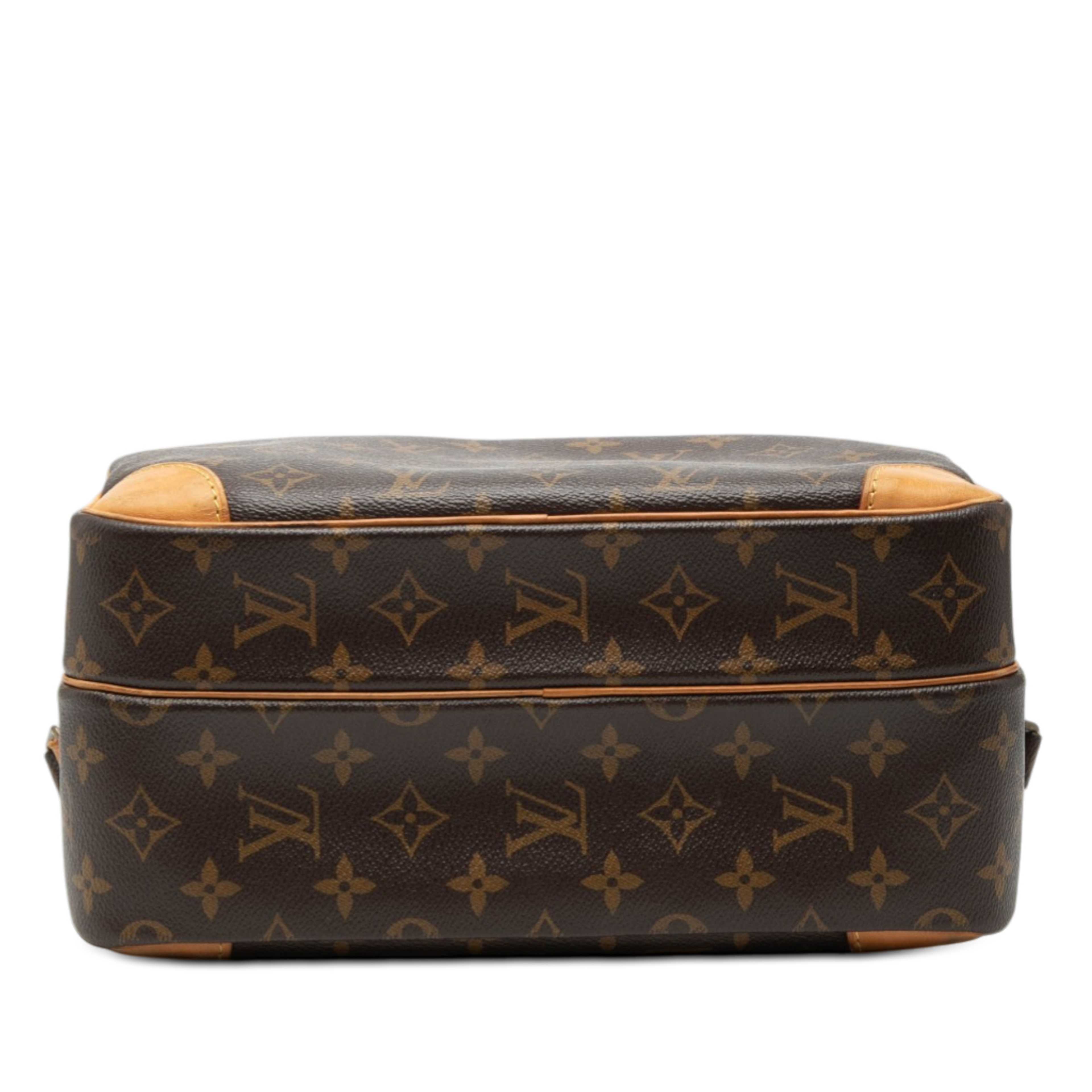 Louis Vuitton Monogram Nil Crossbody, från Luxclusif, i färgen brun. Klicka för att öppna bilden i stort format