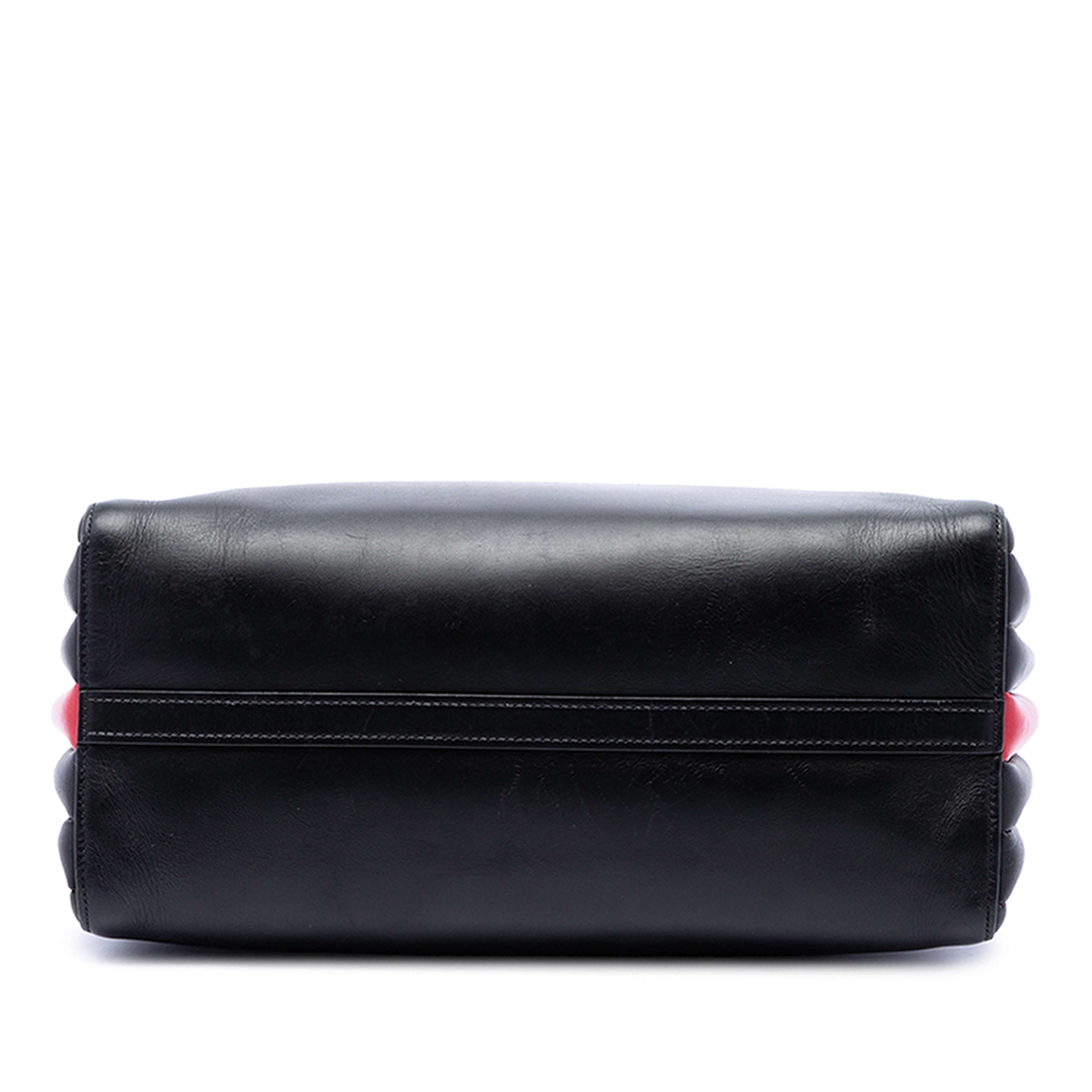 Prada City Calf Bibliotheque Satchel, från Luxclusif, i färgen svart. Klicka för att öppna bilden i stort format