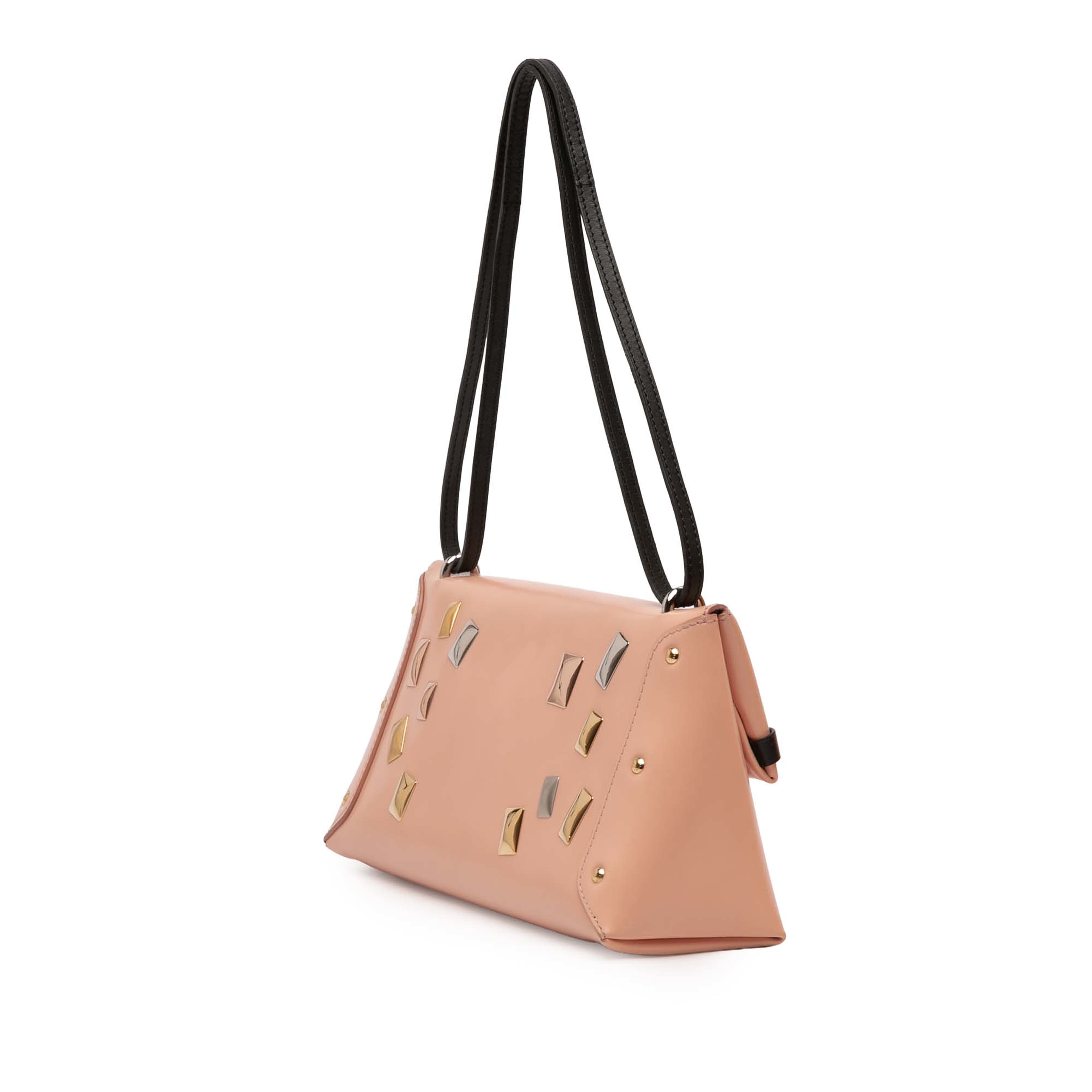 Louis Vuitton Glazed Calfskin Sac Triangle Pm, från Luxclusif, i färgen rosa. Klicka för att öppna bilden i stort format