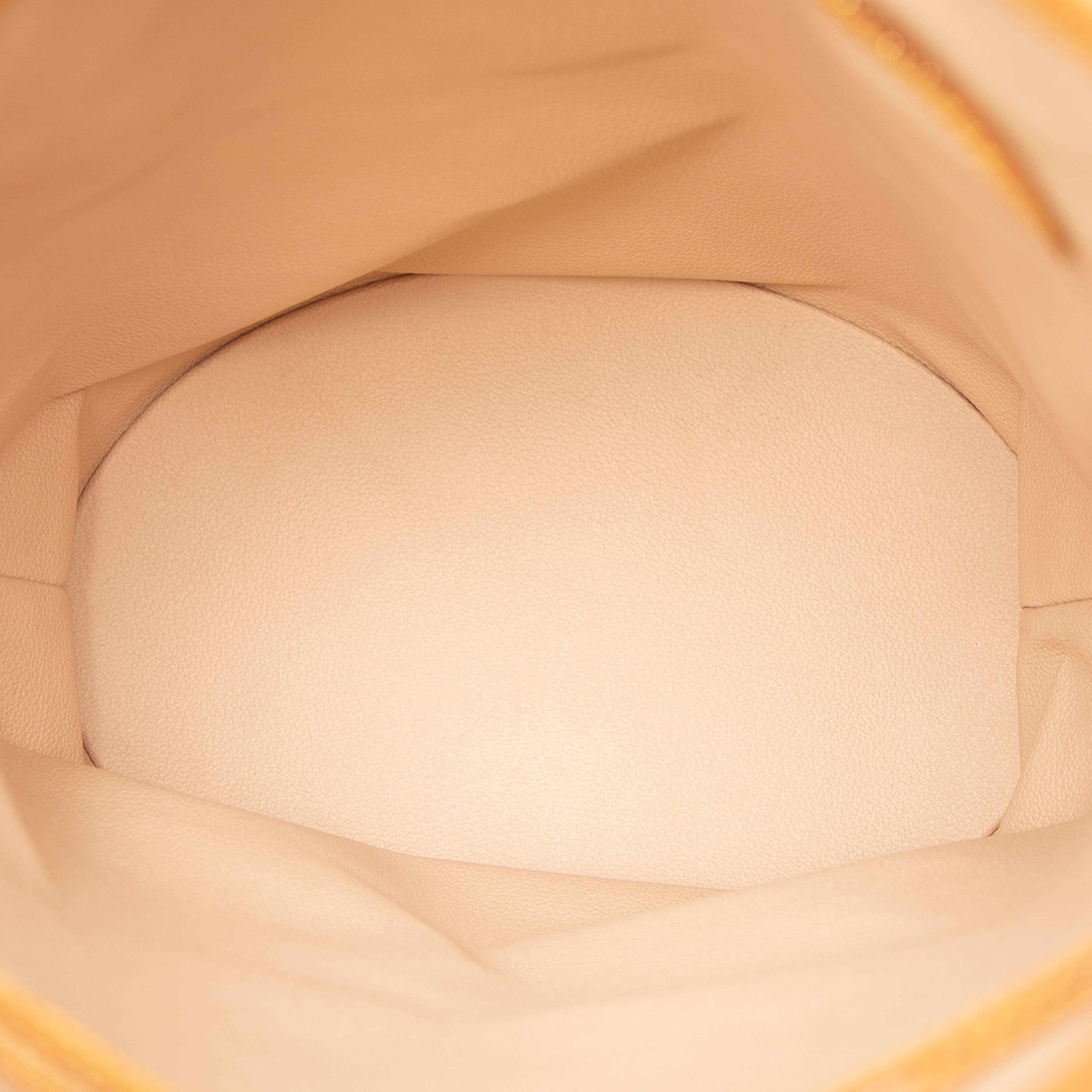 Louis Vuitton Monogram Bucket Gm, från Luxclusif, i färgen brown. Klicka för att öppna bilden i stort format