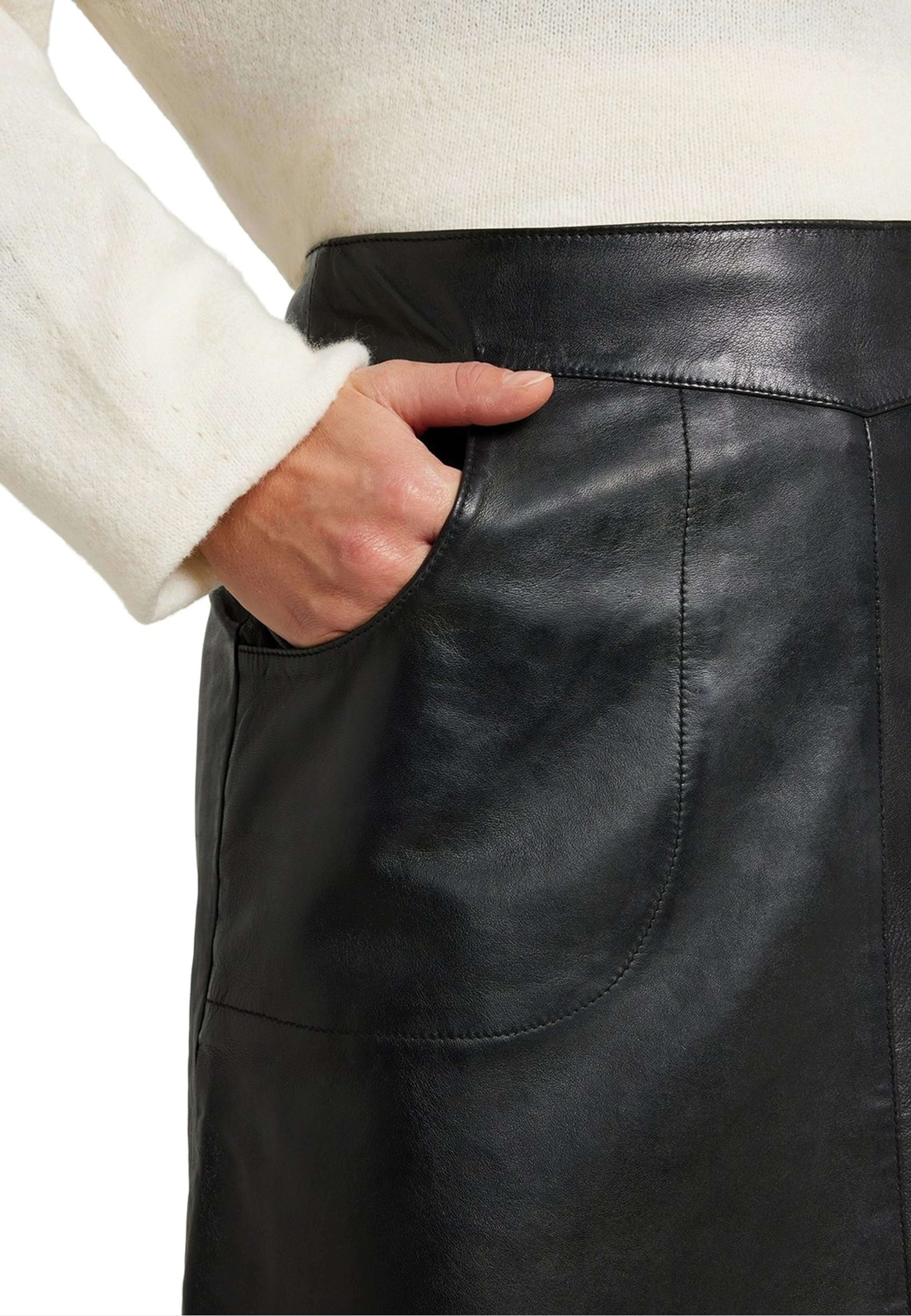 Dagmar Skirt, från Saki, i färgen black. Klicka för att öppna bilden i stort format