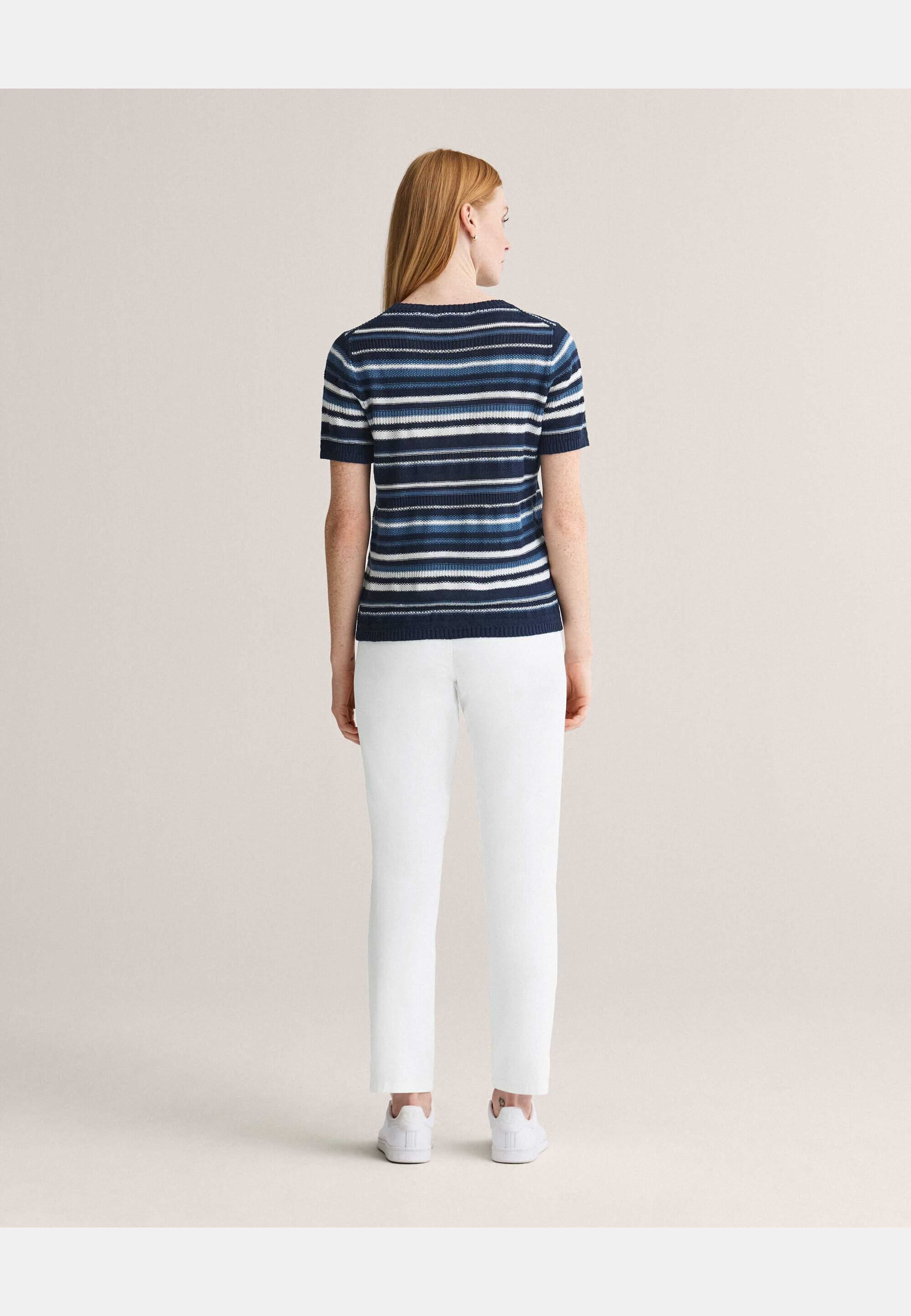 Judy Top, från Newhouse, i färgen marinblå. Klicka för att öppna bilden i stort format