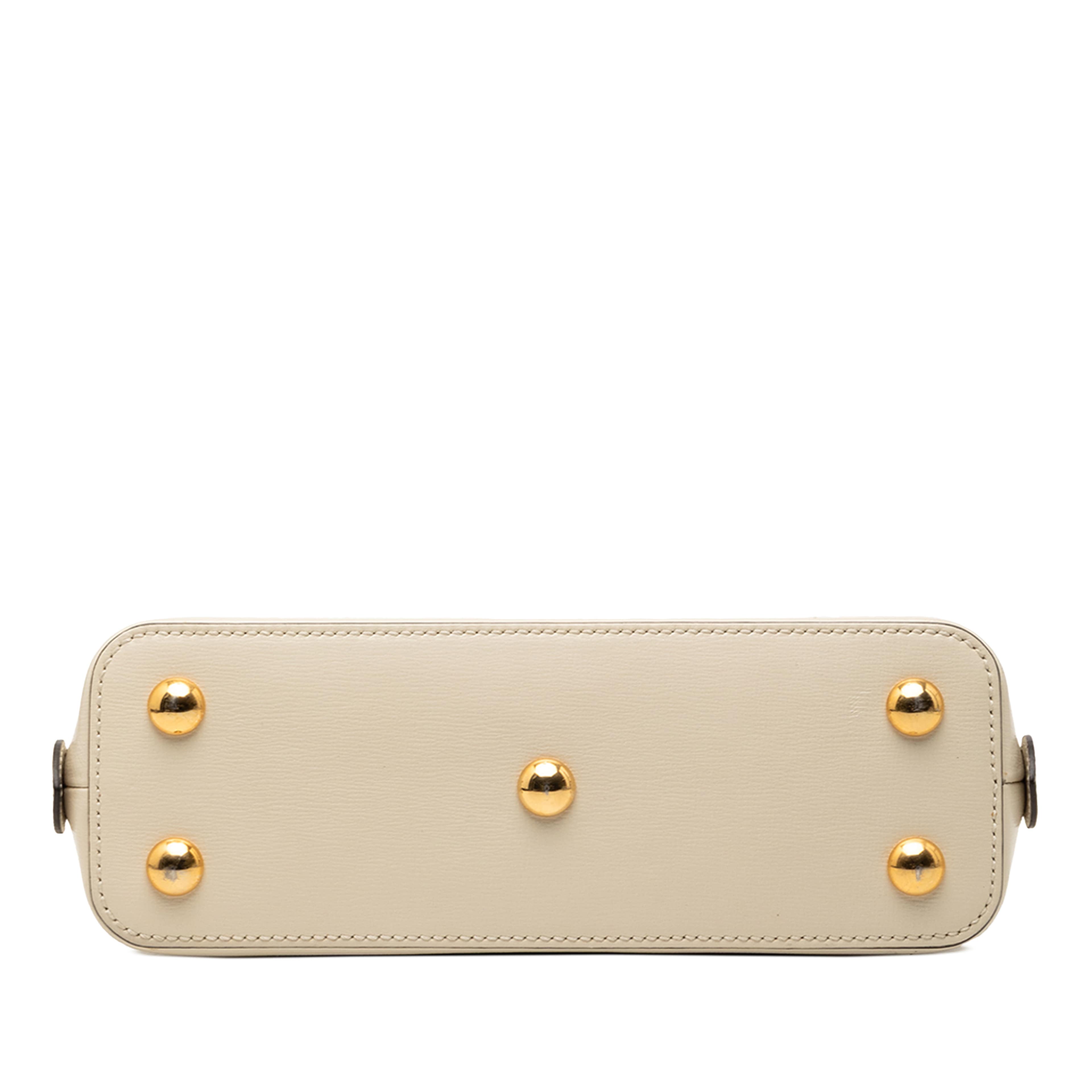 Gucci Small Gg Supreme Horsebit 1955 Satchel, från Luxclusif, i färgen beige. Klicka för att öppna bilden i stort format