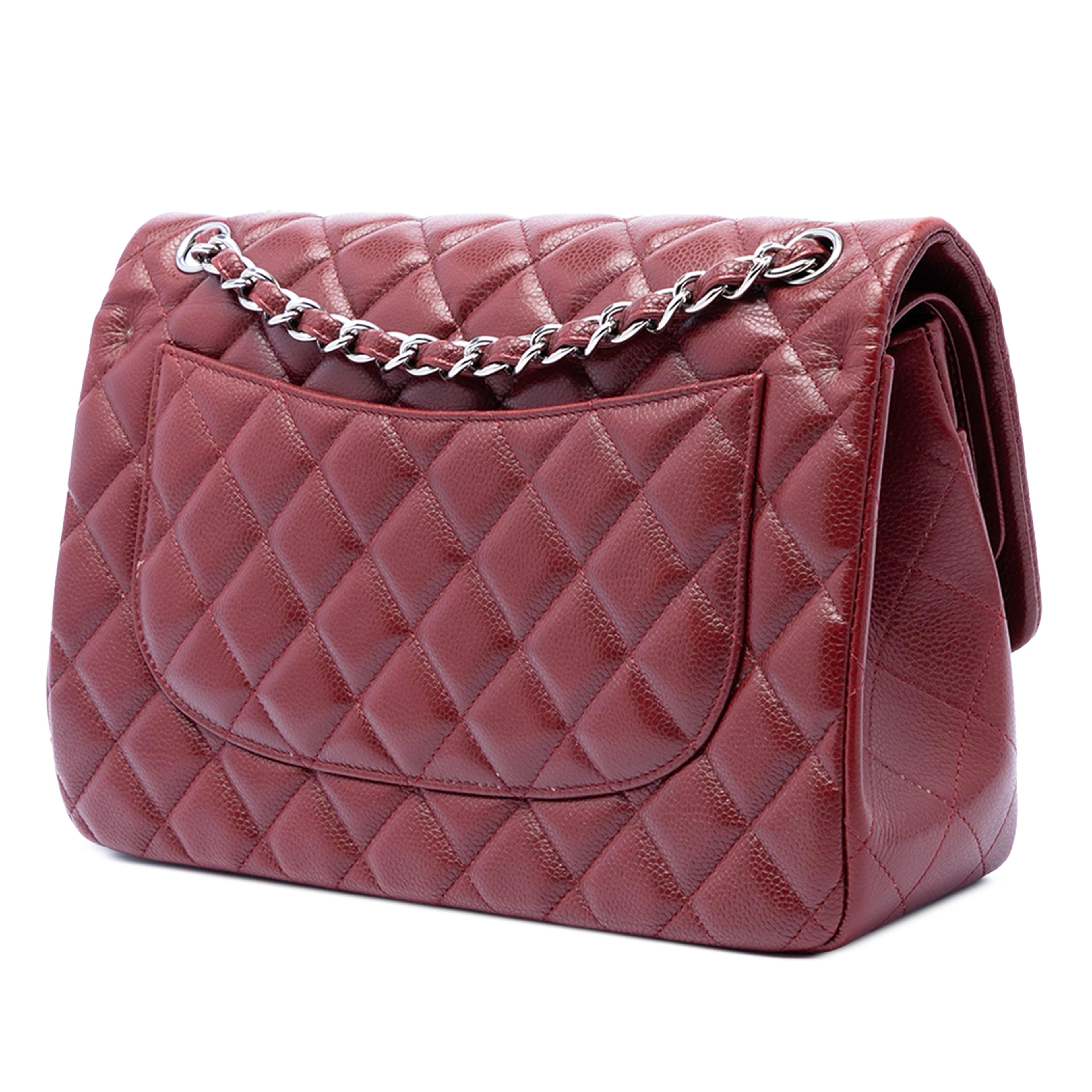 Chanel Jumbo Classic Caviar Double Flap, från Luxclusif, i färgen dark red. Klicka för att öppna bilden i stort format