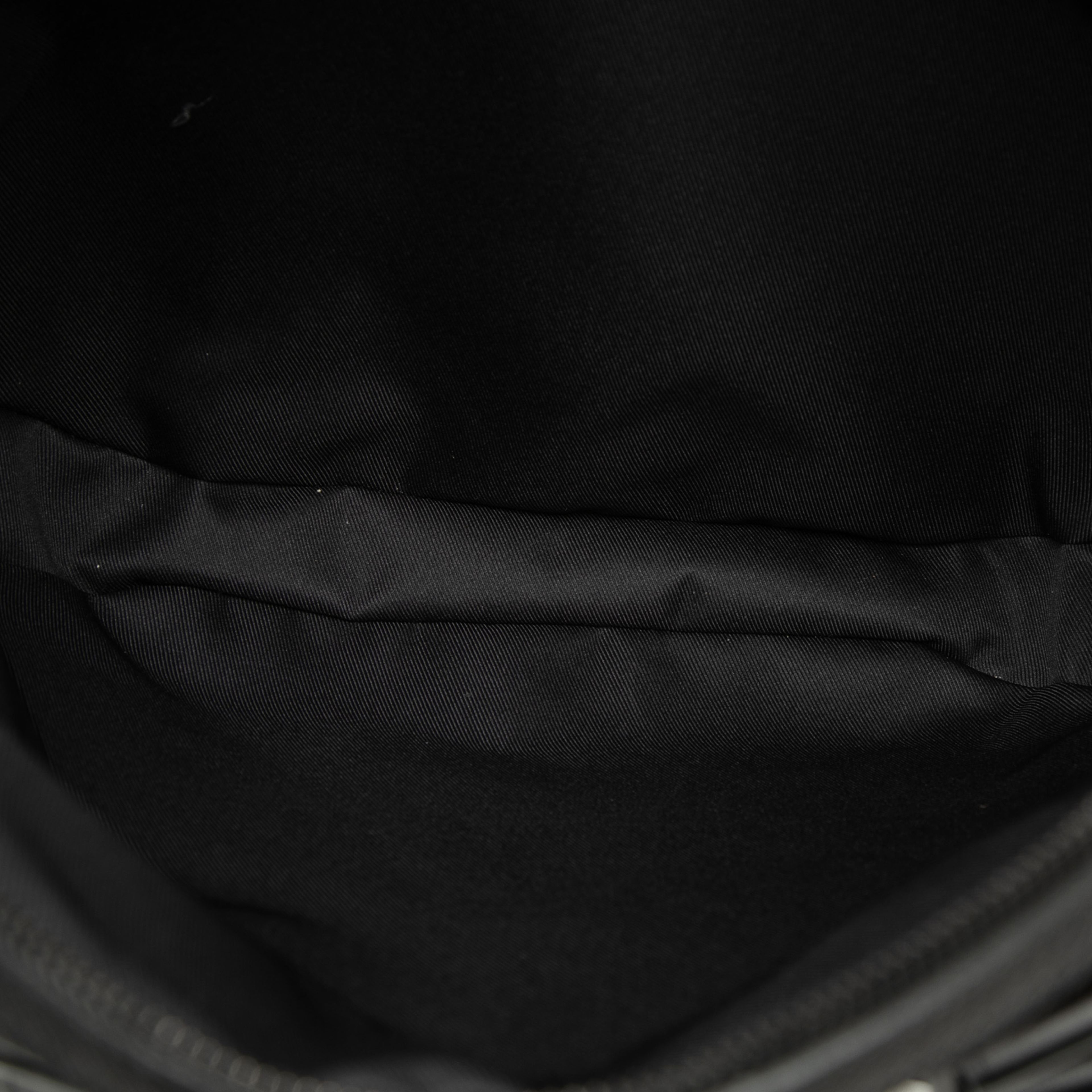 Louis Vuitton Taiga Rainbow Soft Hat Trunk, från Luxclusif, i färgen black. Klicka för att öppna bilden i stort format
