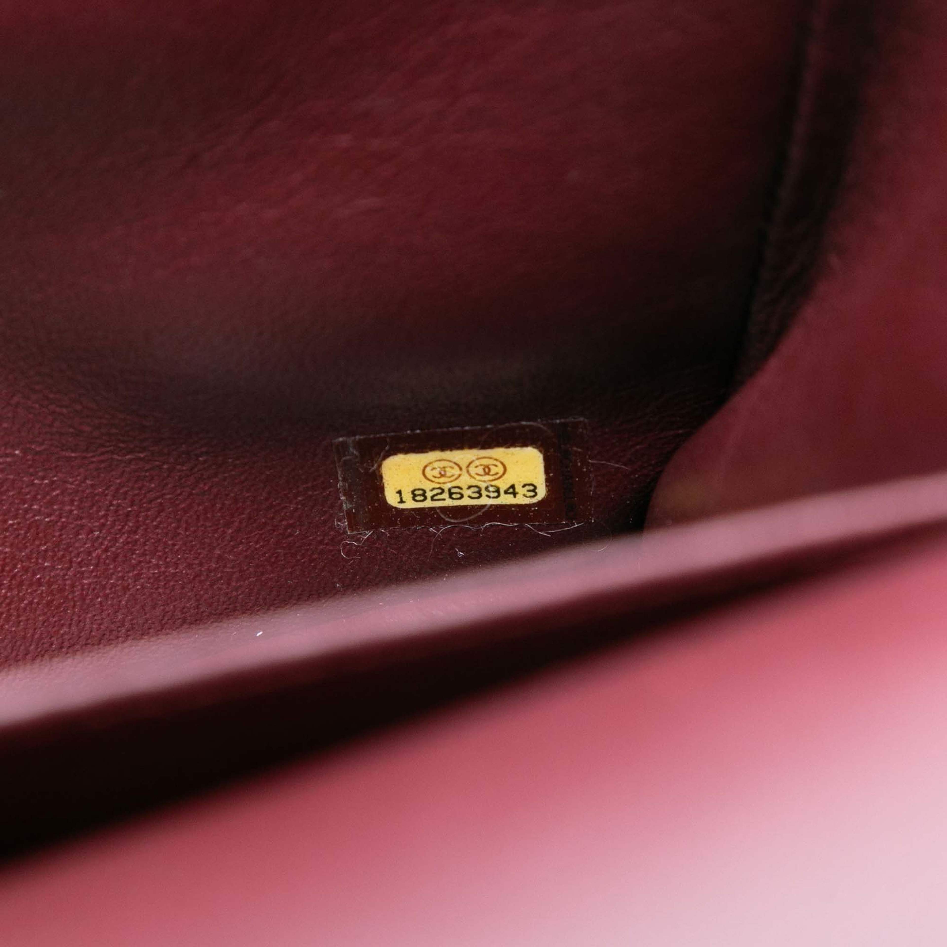 Chanel Jumbo Classic Lambskin Double Flap, från Luxclusif, i färgen black. Klicka för att öppna bilden i stort format