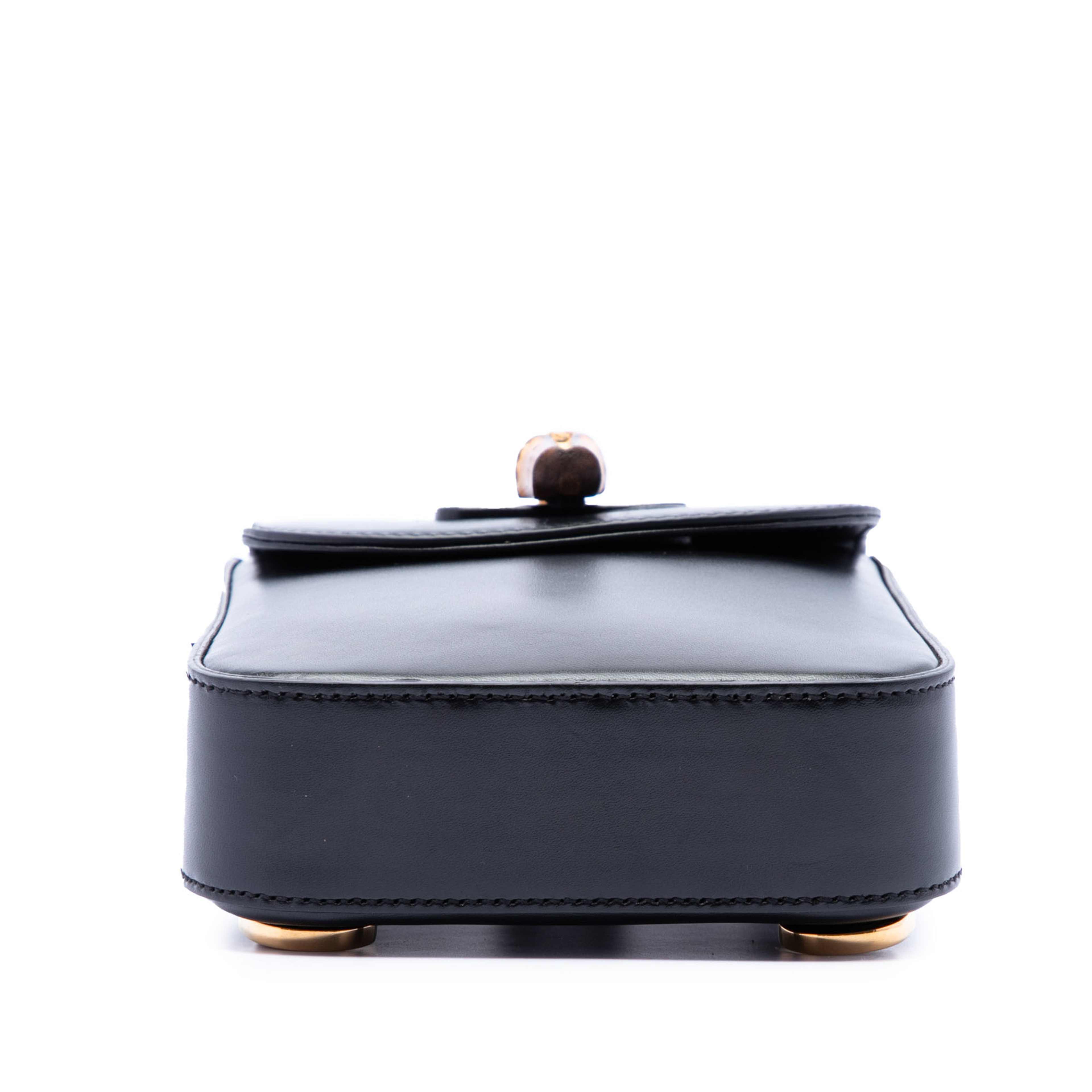 Gucci Mini Calfskin Bamboo Top Handle Bag, från Luxclusif, i färgen svart. Klicka för att öppna bilden i stort format