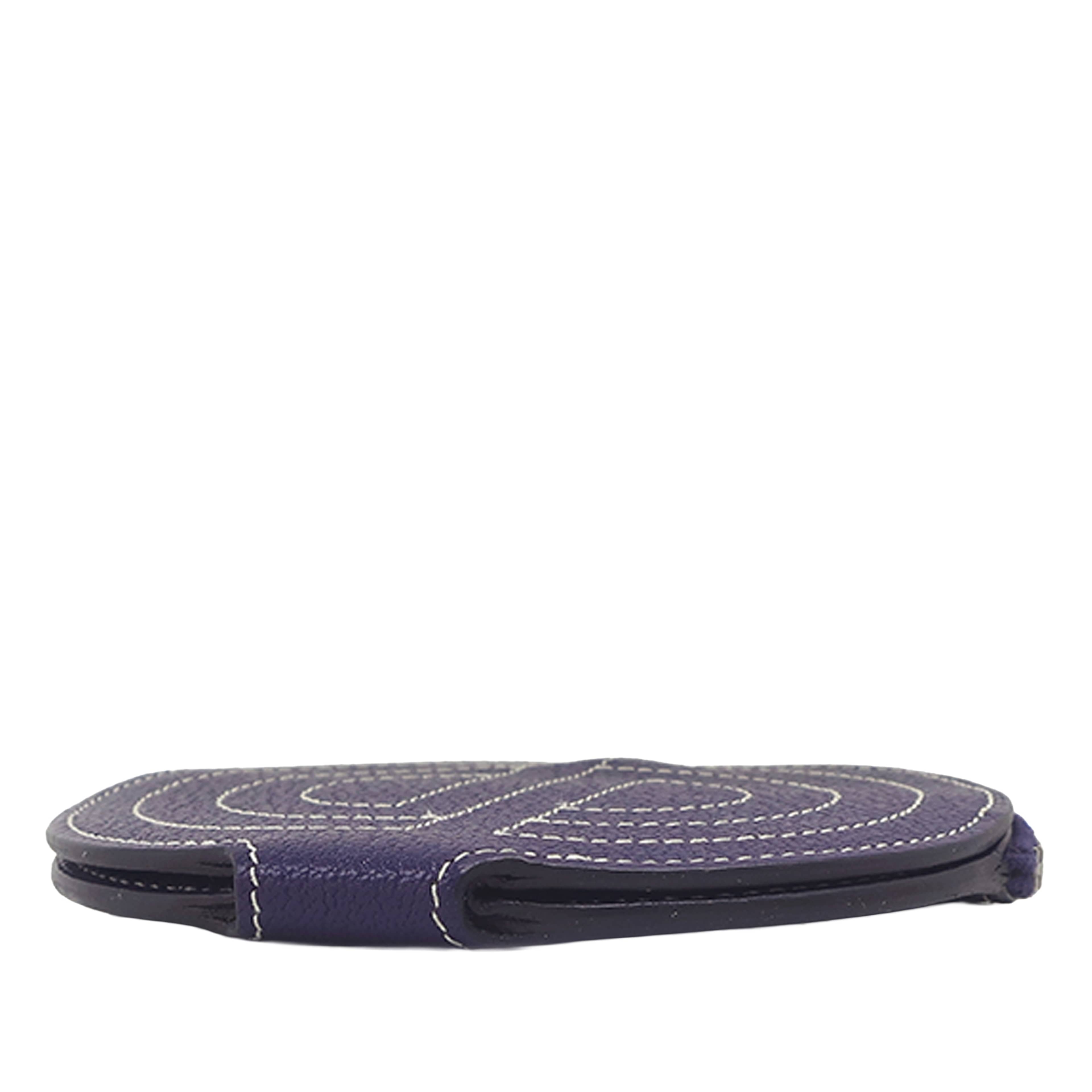 Hermès Chevre Mysore In The Loop Coin Pouch, från Luxclusif, i färgen navy. Klicka för att öppna bilden i stort format