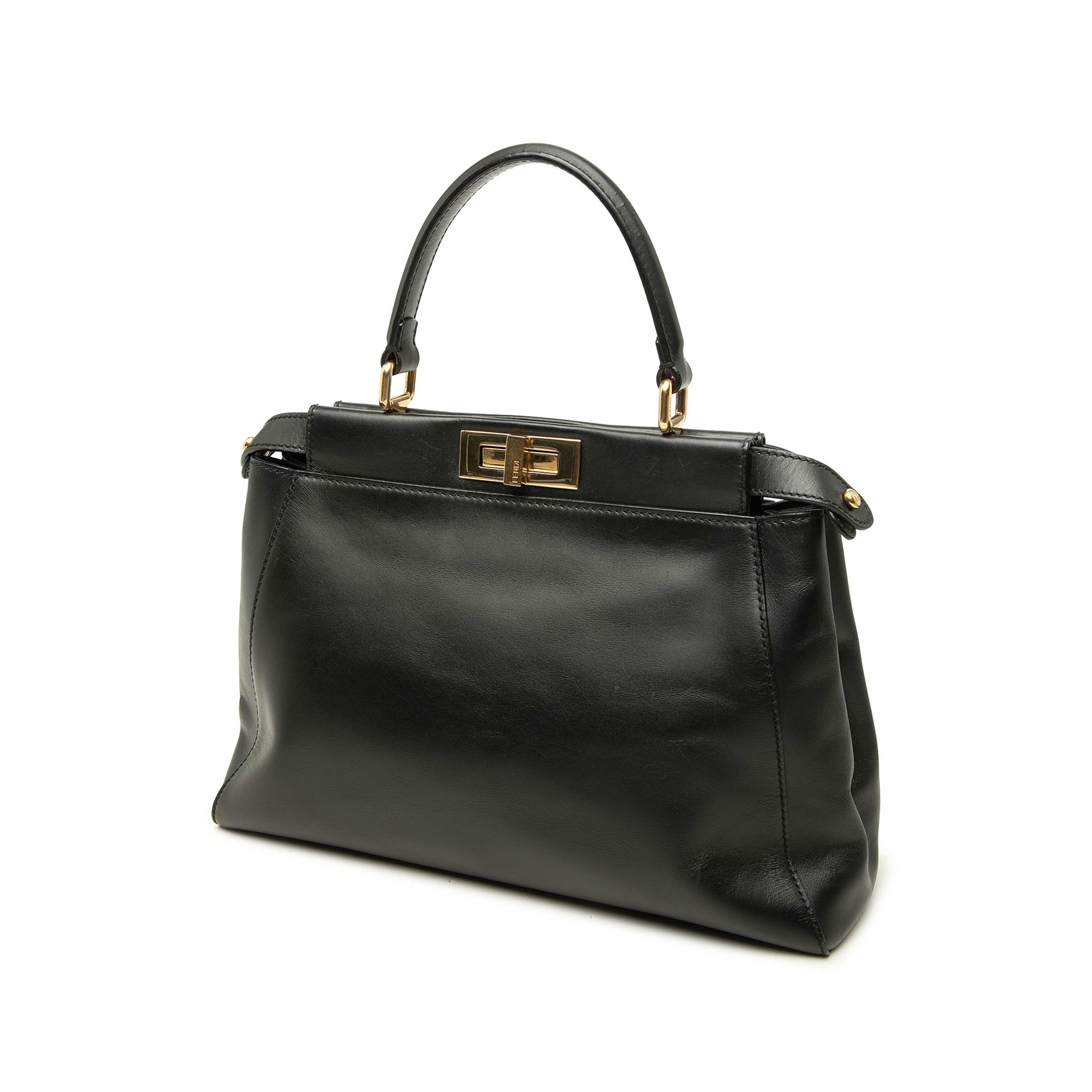 Fendi Medium Shiny Nappa Peekaboo Iconic Satchel, från Luxclusif, i färgen svart. Klicka för att öppna bilden i stort format