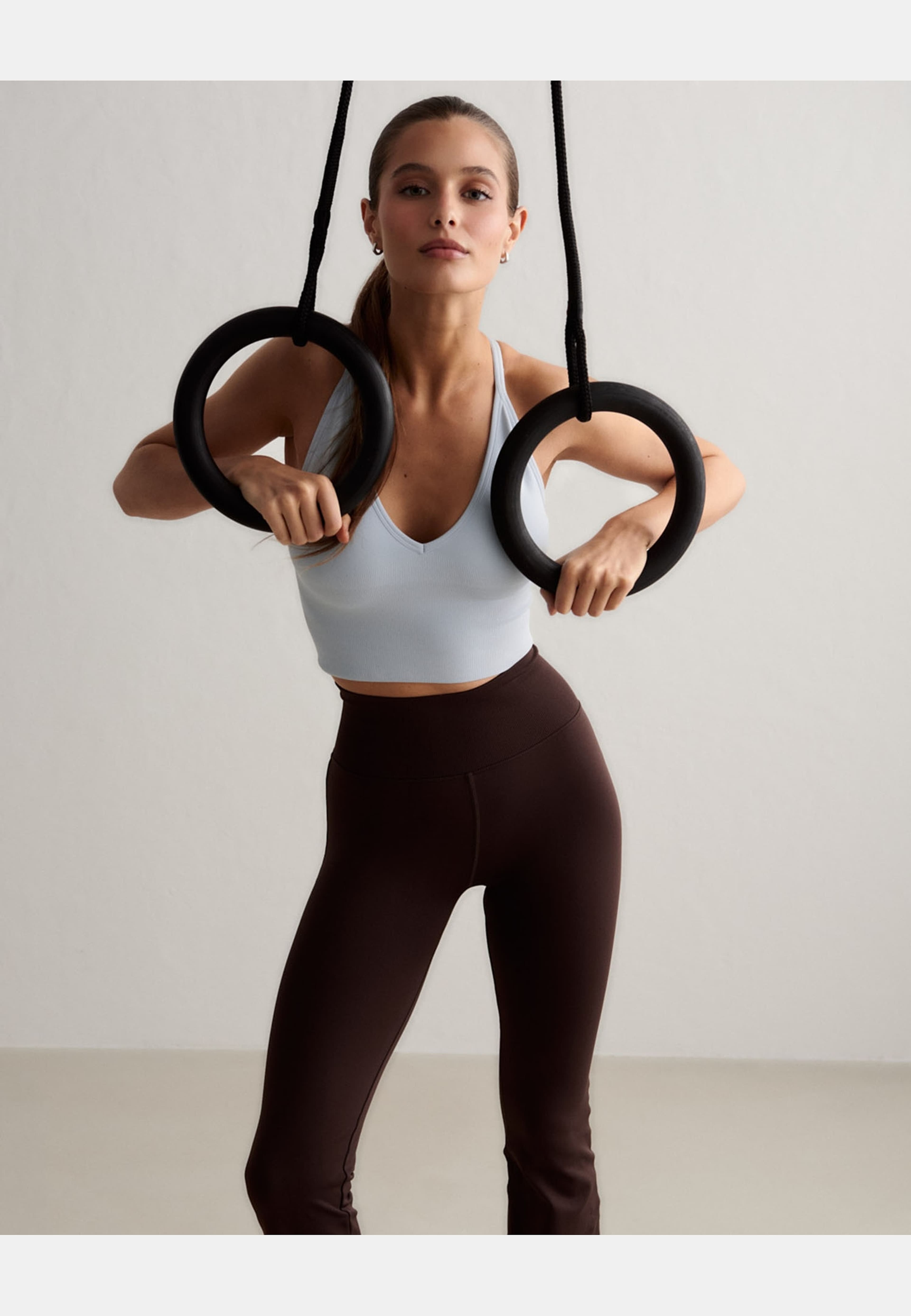 Shape Seamless Cross Back Bralette, från aim'n, i färgen aura. Klicka för att öppna bilden i stort format
