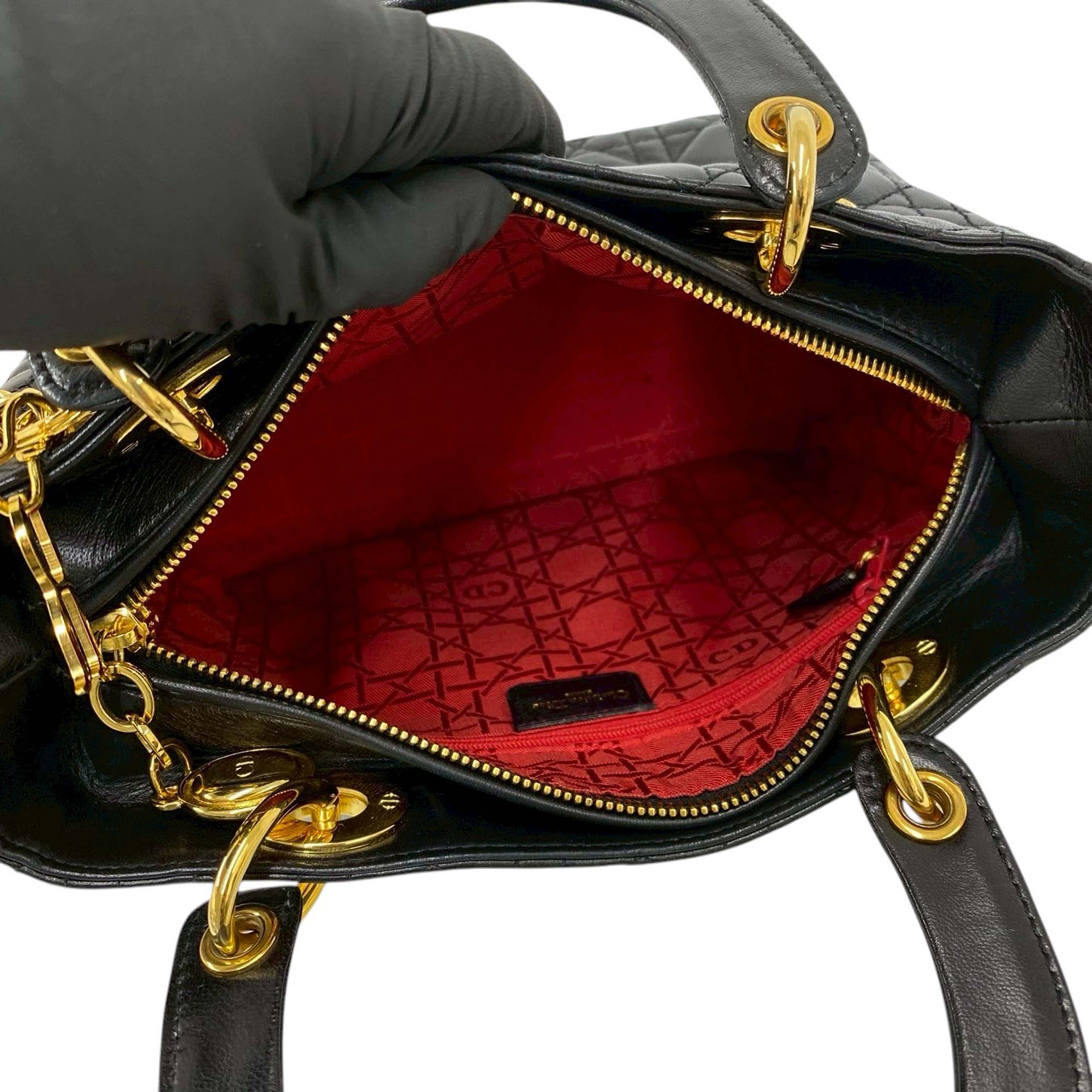 Dior Medium Lambskin Cannage Lady Dior, från Luxclusif, i färgen svart. Klicka för att öppna bilden i stort format