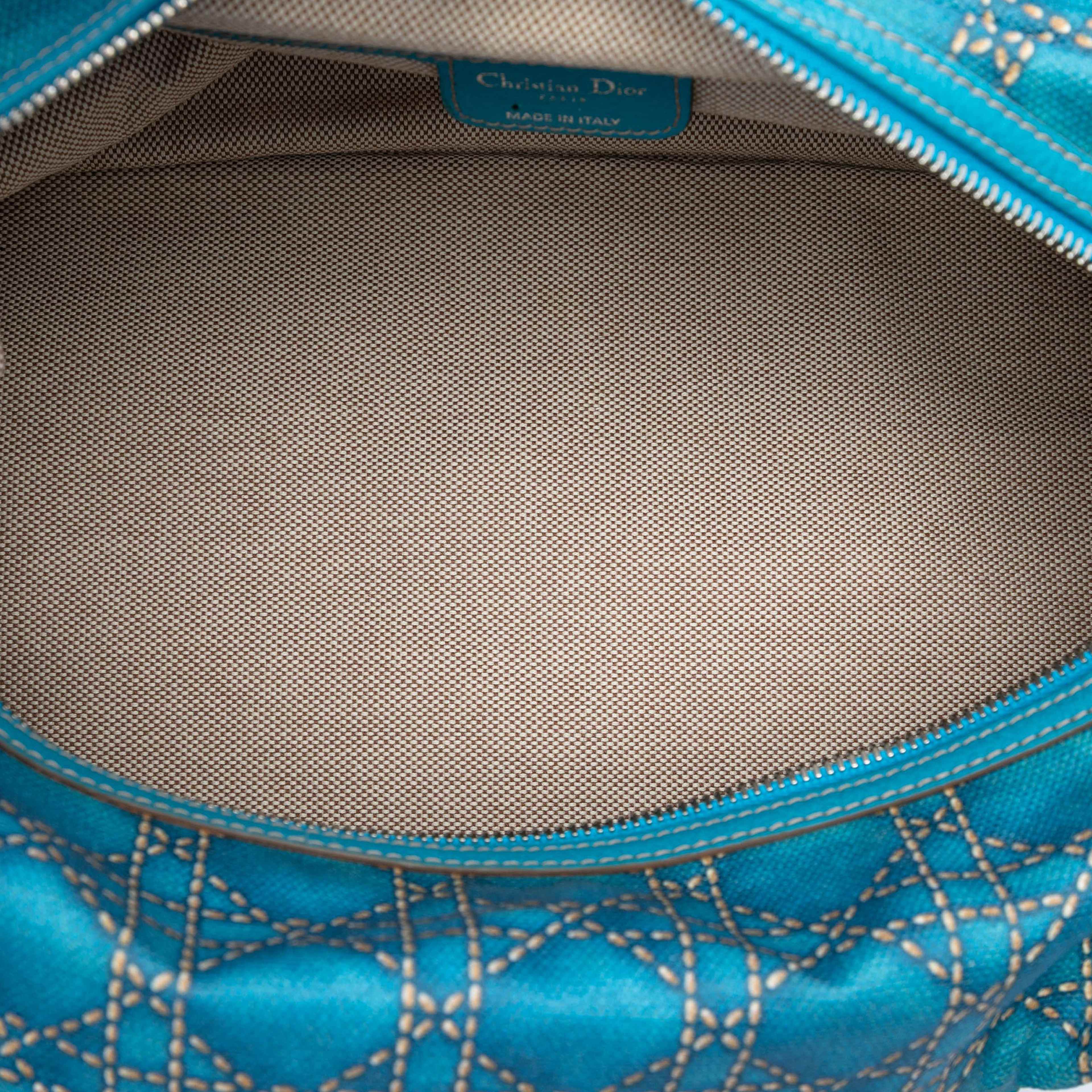 Dior Canvas Cannage Print Cherie Handbag, från Luxclusif, i färgen blue. Klicka för att öppna bilden i stort format