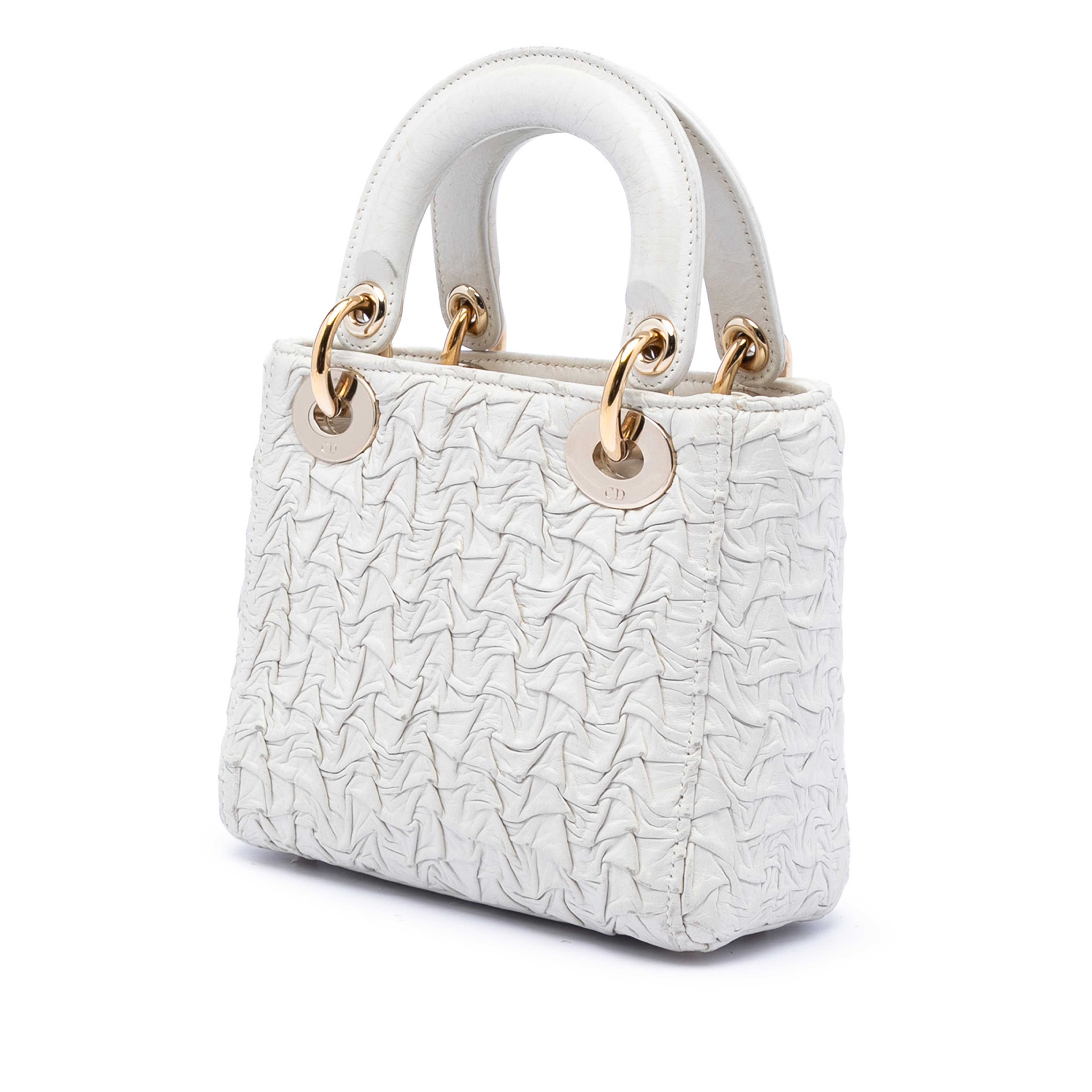Dior Mini Wavy Crinkled Lambskin Lady Dior, från Luxclusif, i färgen vit. Klicka för att öppna bilden i stort format