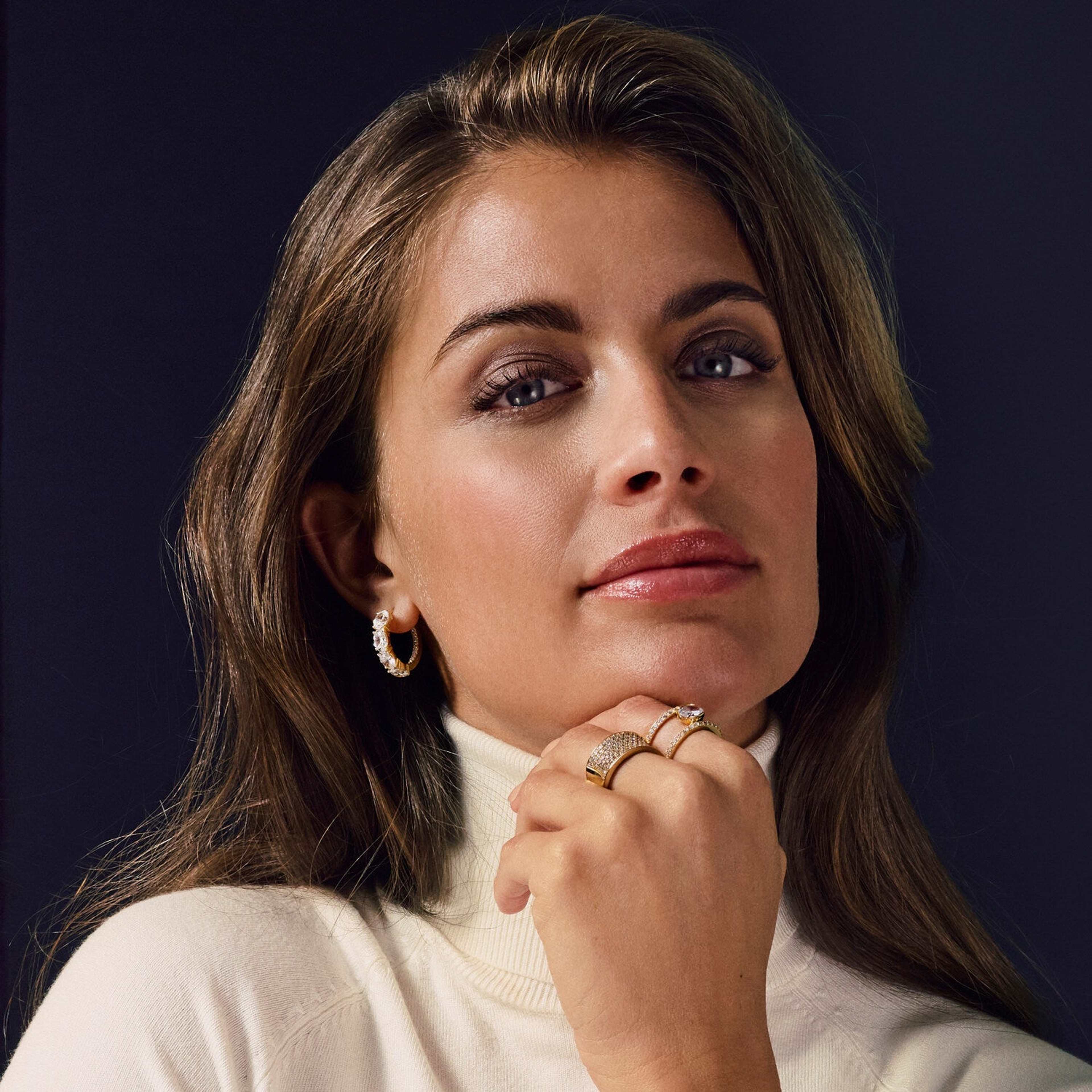 Earring Ellisse Creolo, från Sif Jakobs Jewellery, i färgen silver. Klicka för att öppna bilden i stort format