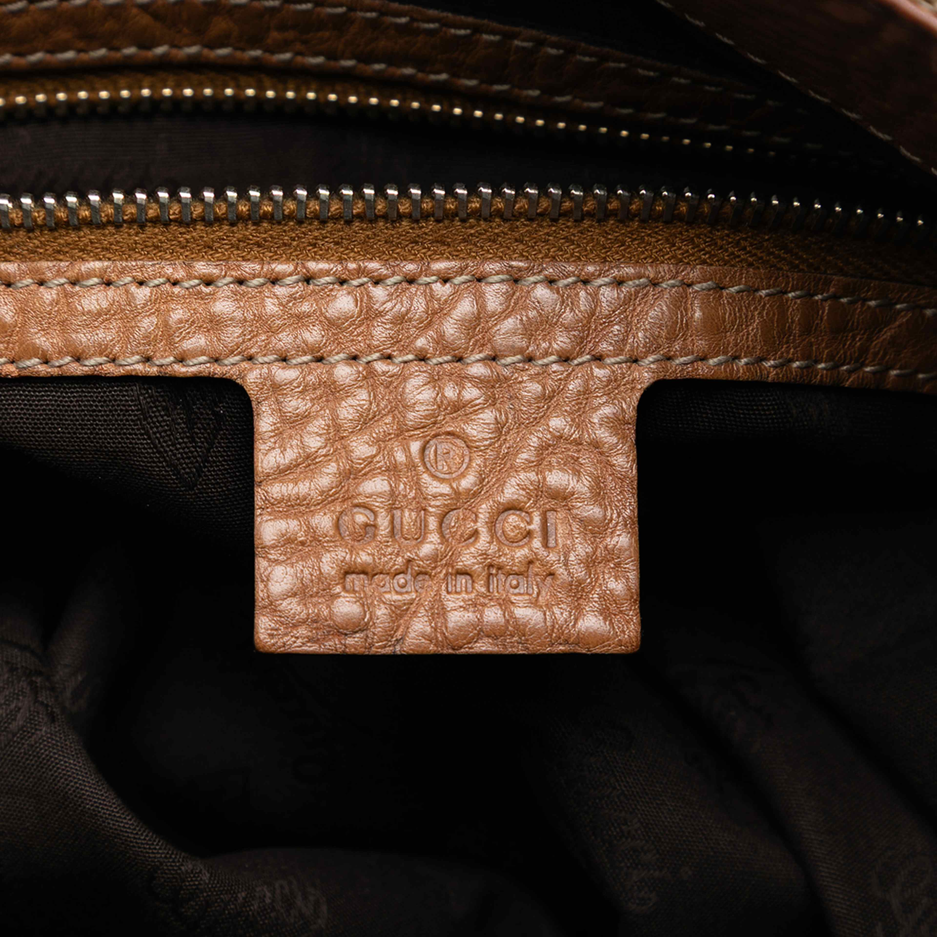 Gucci Large Gg Canvas Gg Charm Tote, från Luxclusif, i färgen beige. Klicka för att öppna bilden i stort format