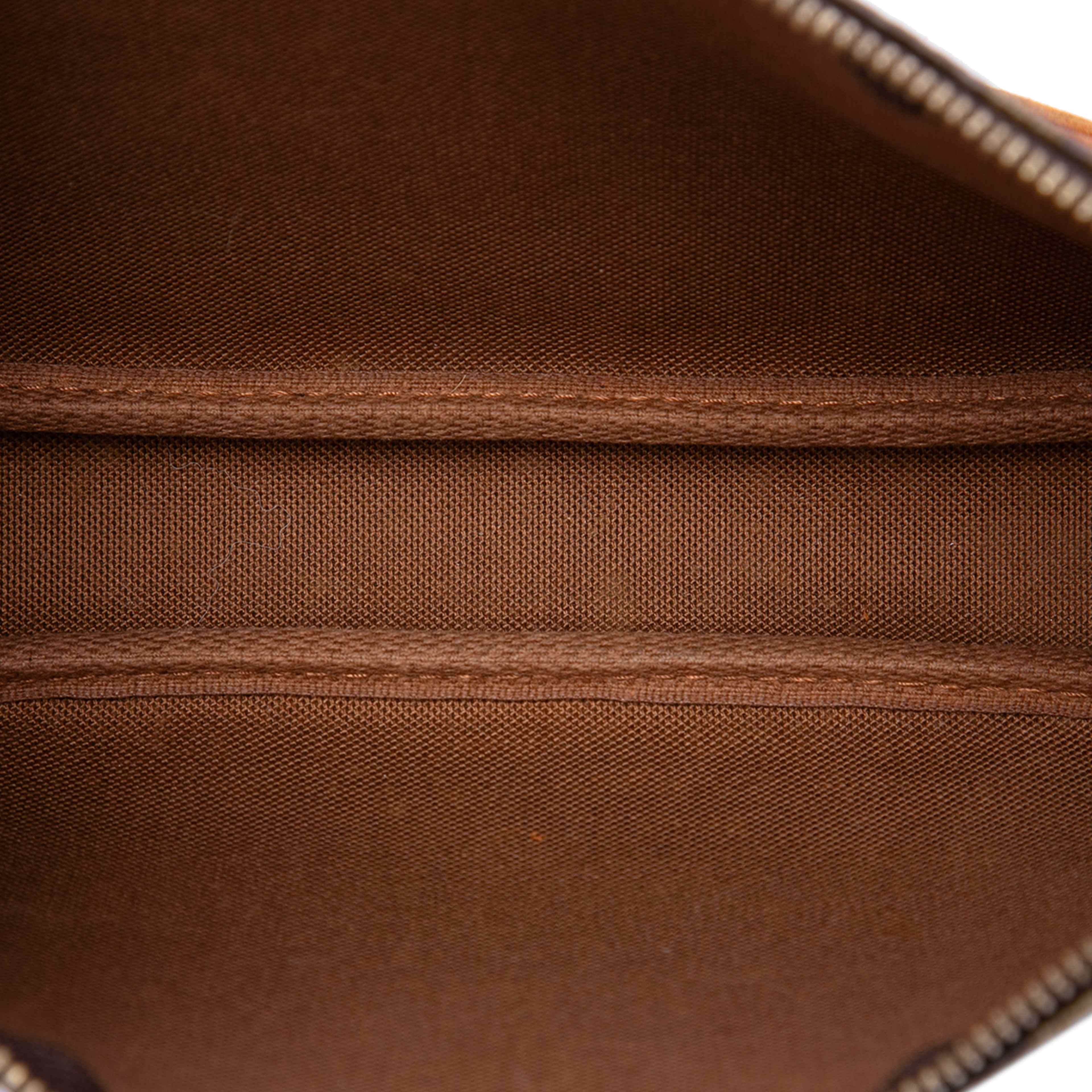 Louis Vuitton Monogram Pochette Accessoires, från Luxclusif, i färgen brun. Klicka för att öppna bilden i stort format