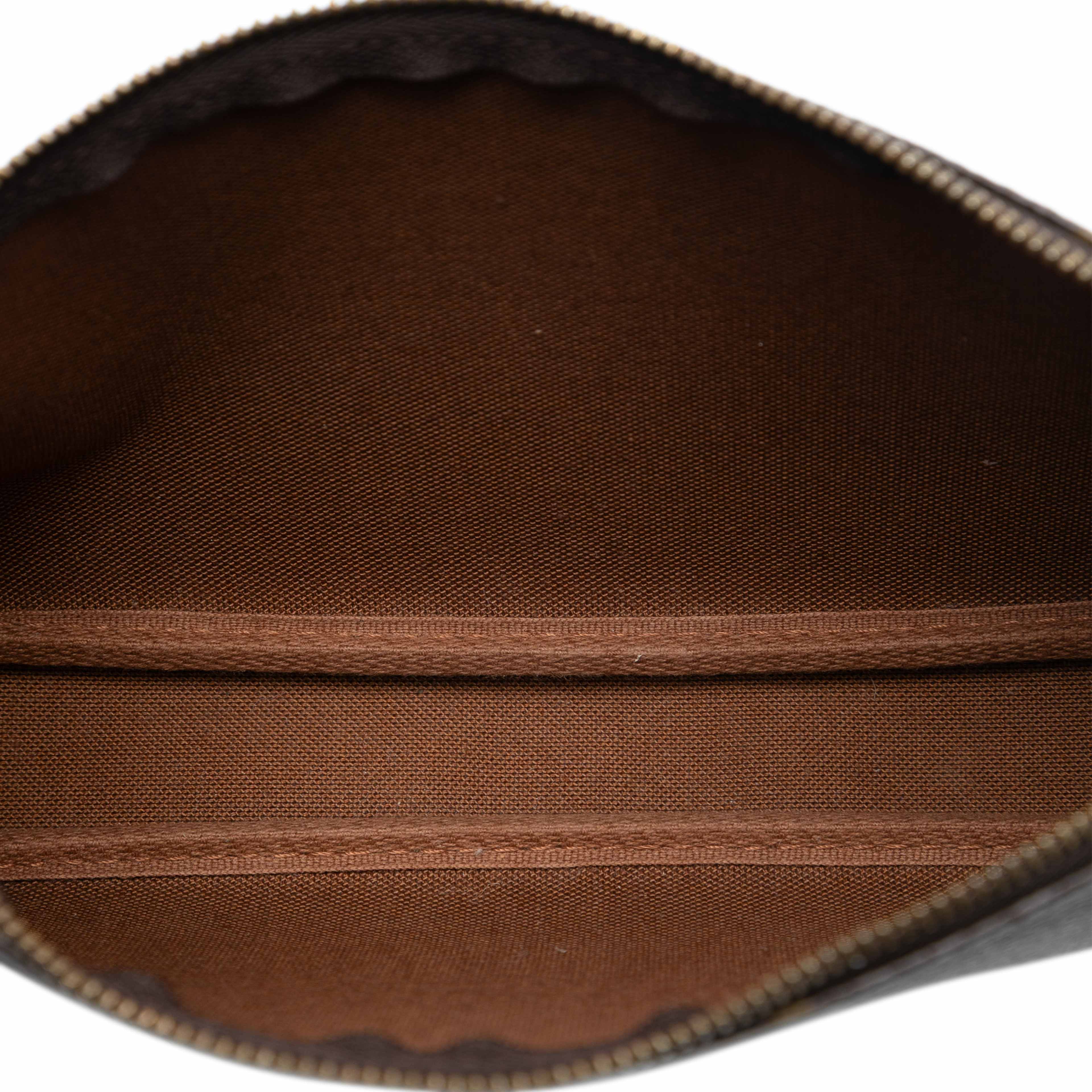 Louis Vuitton Monogram Pochette Accessoires, från Luxclusif, i färgen brown. Klicka för att öppna bilden i stort format