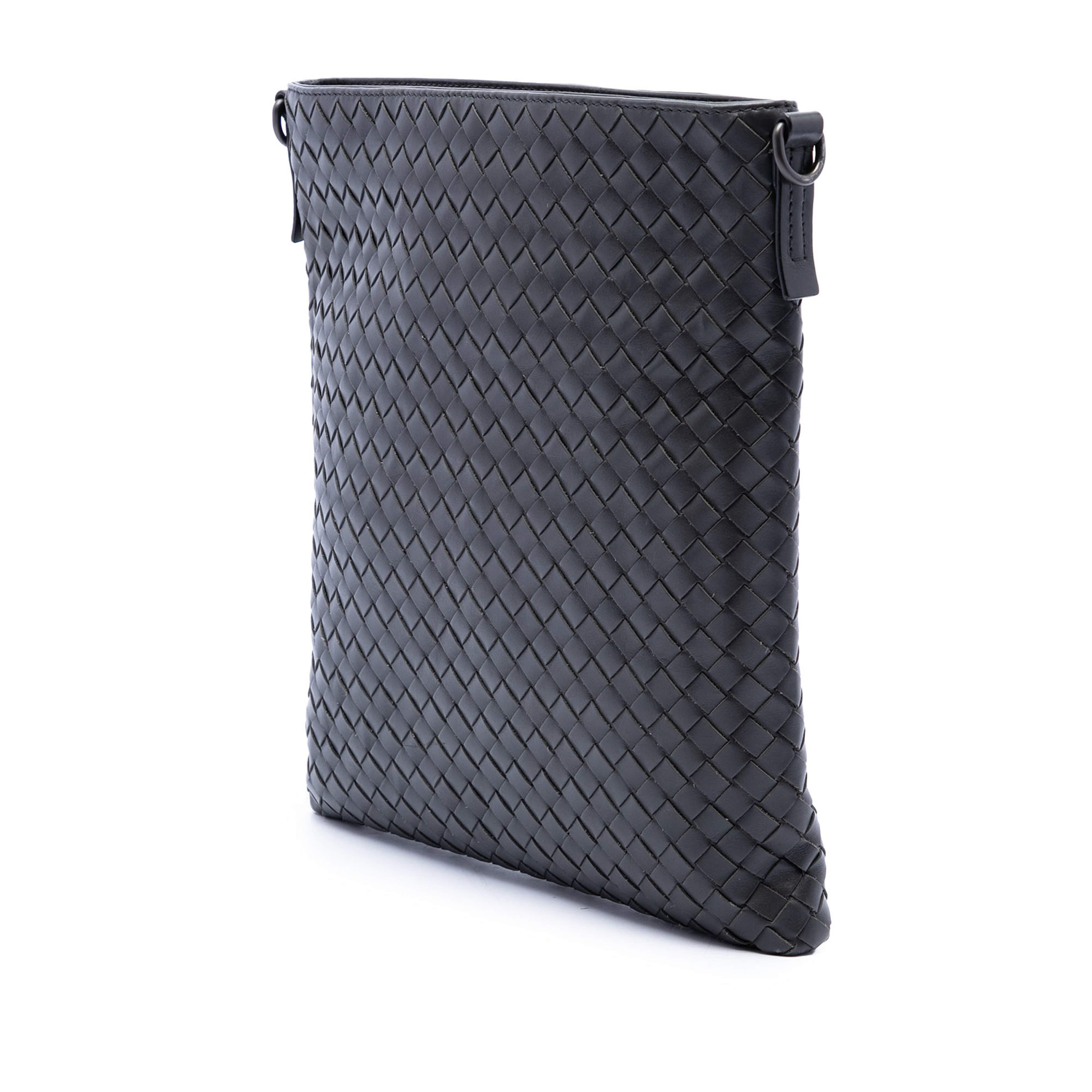 Bottega Veneta Nappa Intrecciato Vn Crossbody, från Luxclusif, i färgen grå. Klicka för att öppna bilden i stort format