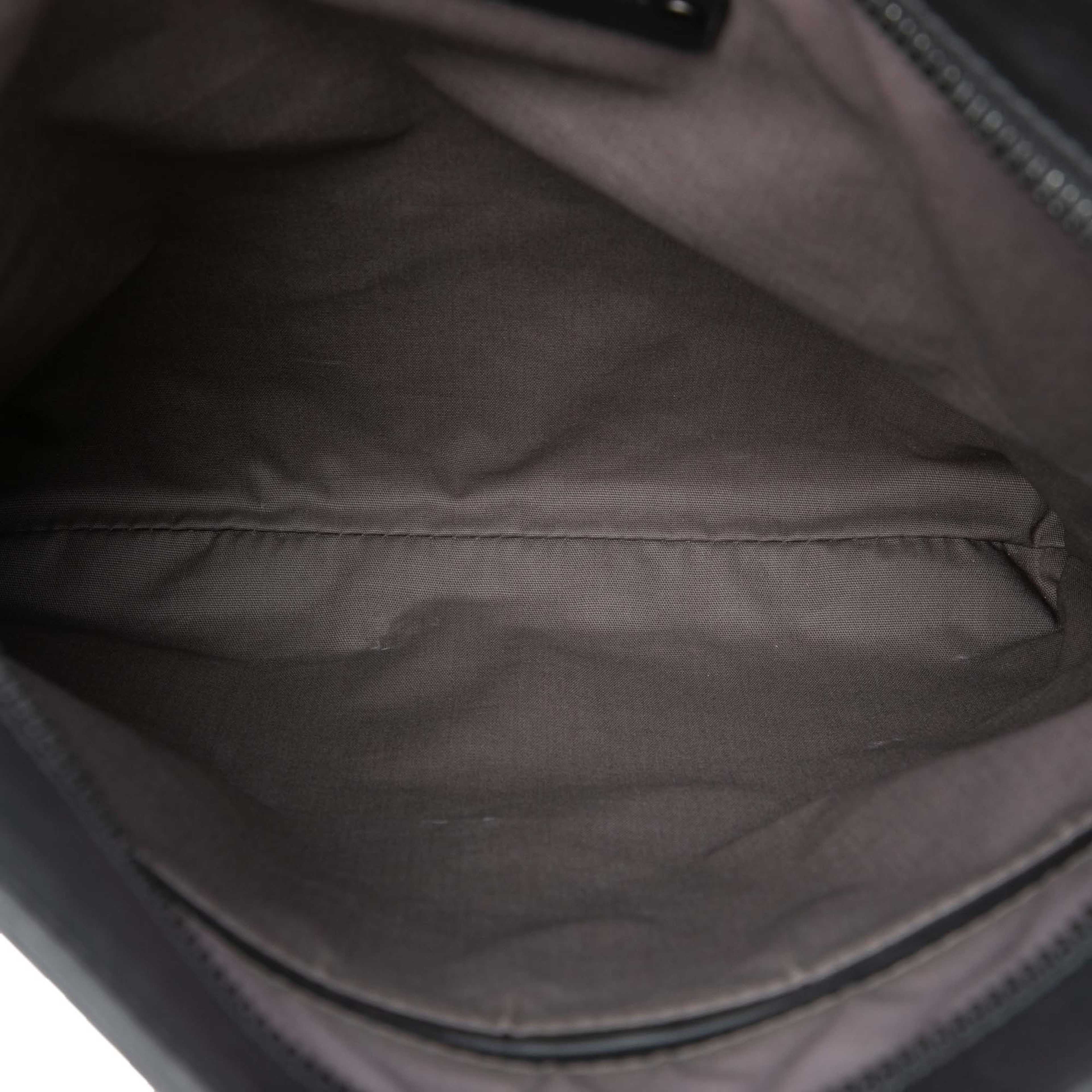 Bottega Veneta Nappa Intrecciato Vn Crossbody, från Luxclusif, i färgen grå. Klicka för att öppna bilden i stort format