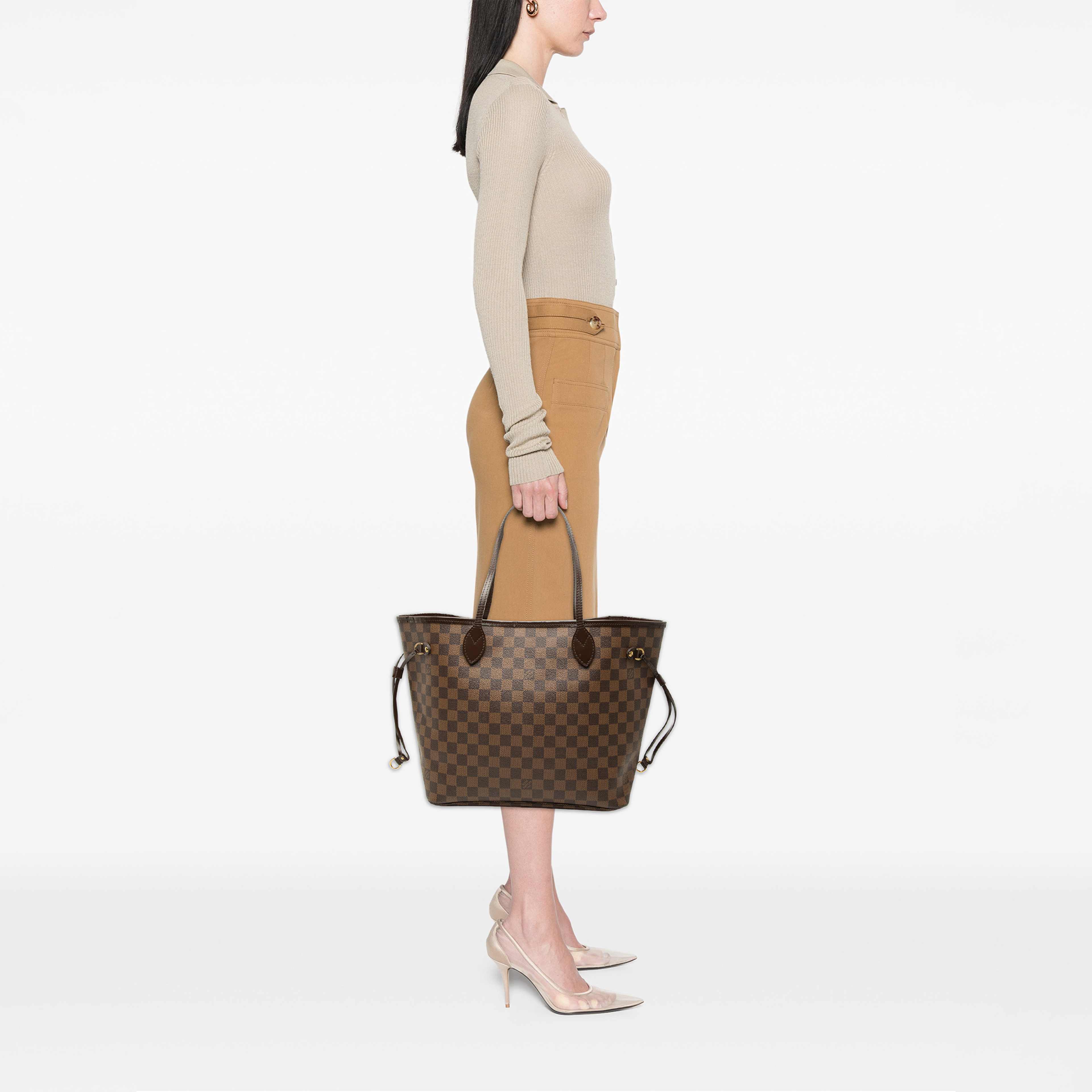 Louis Vuitton Damier Ebene Neverfull Mm, från Luxclusif, i färgen brun. Klicka för att öppna bilden i stort format