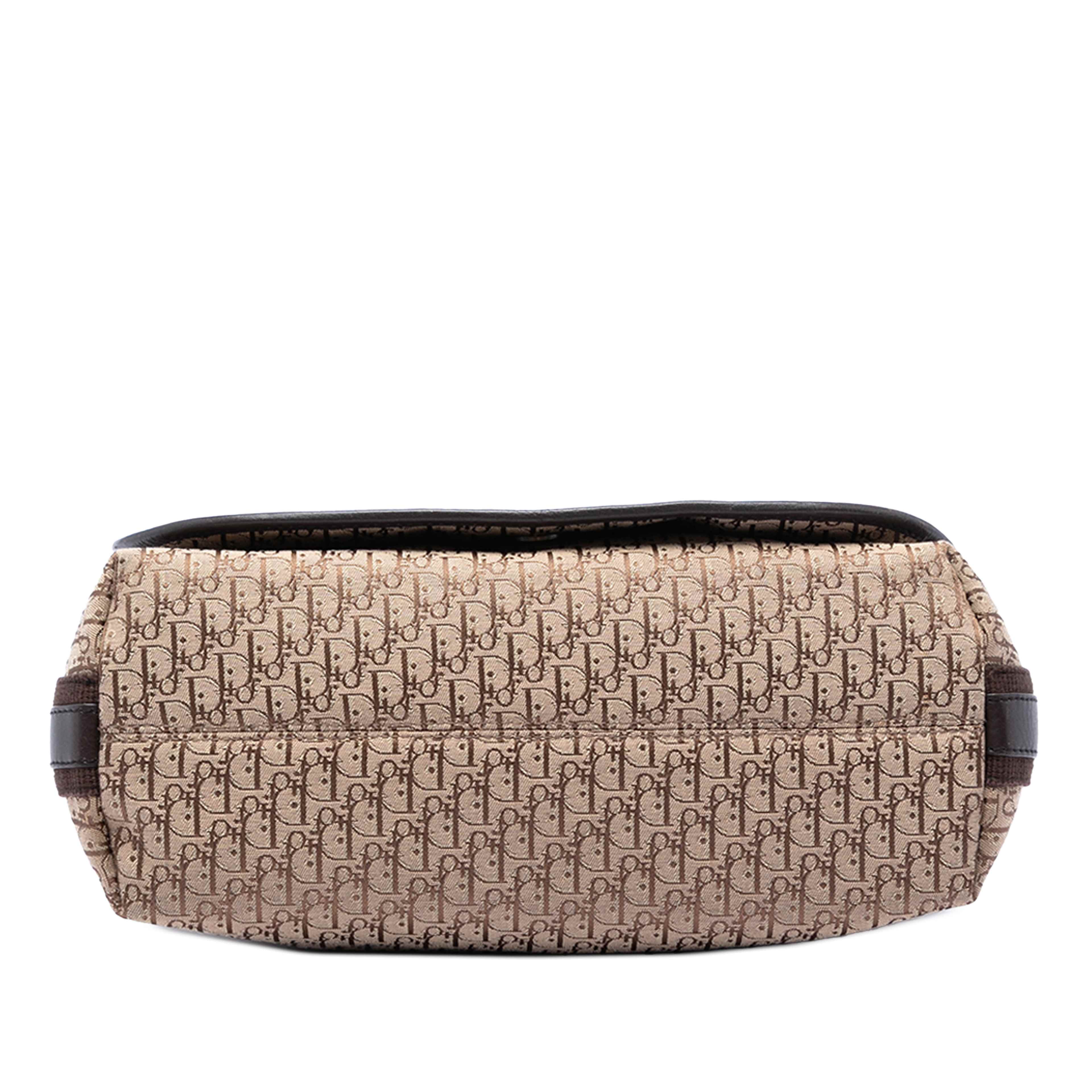 Dior Diorissimo Trotter Canvas Street Chic Crossbody, från Luxclusif, i färgen brun. Klicka för att öppna bilden i stort format