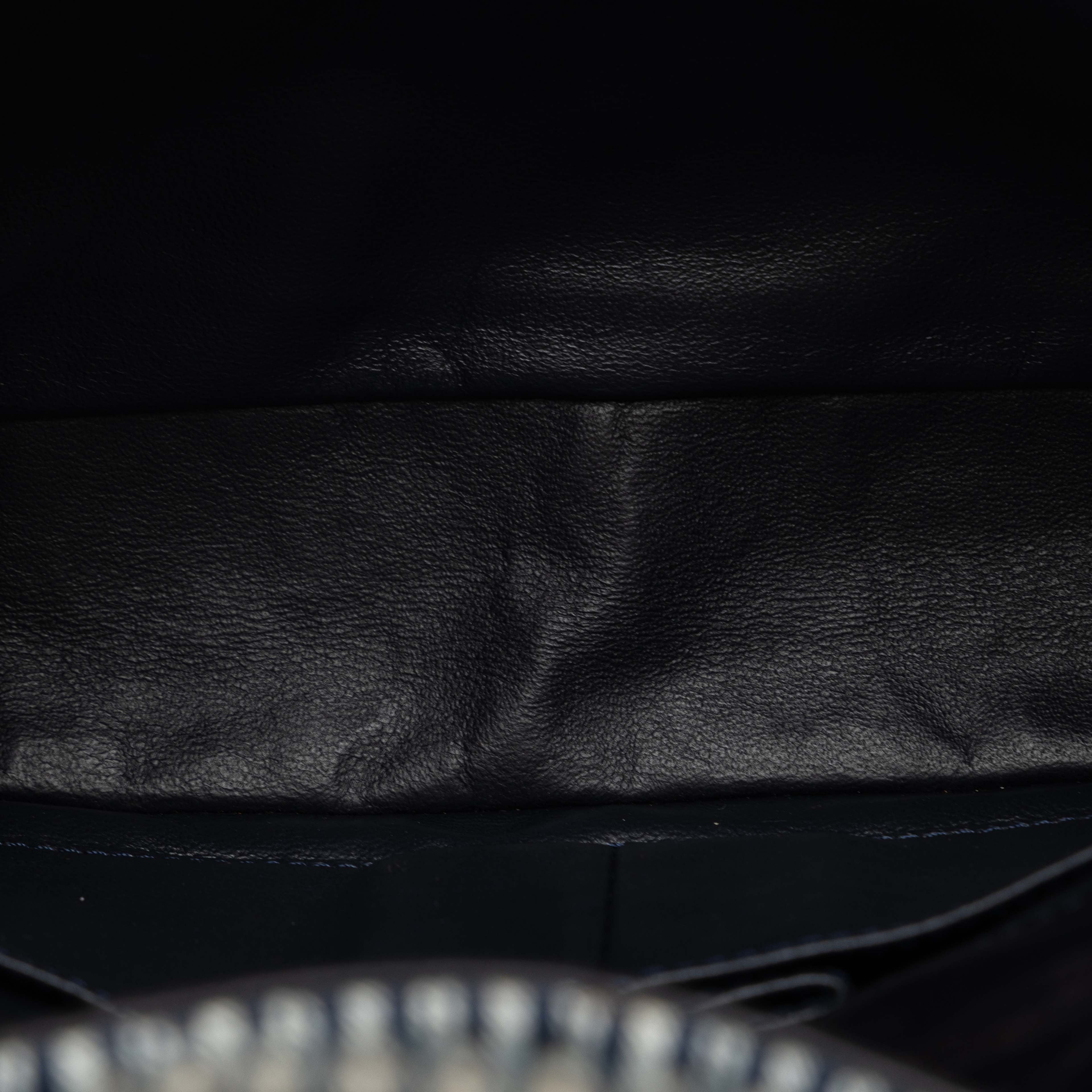 Chanel Medium Cotton Striped Double Flap, från Luxclusif, i färgen blue. Klicka för att öppna bilden i stort format