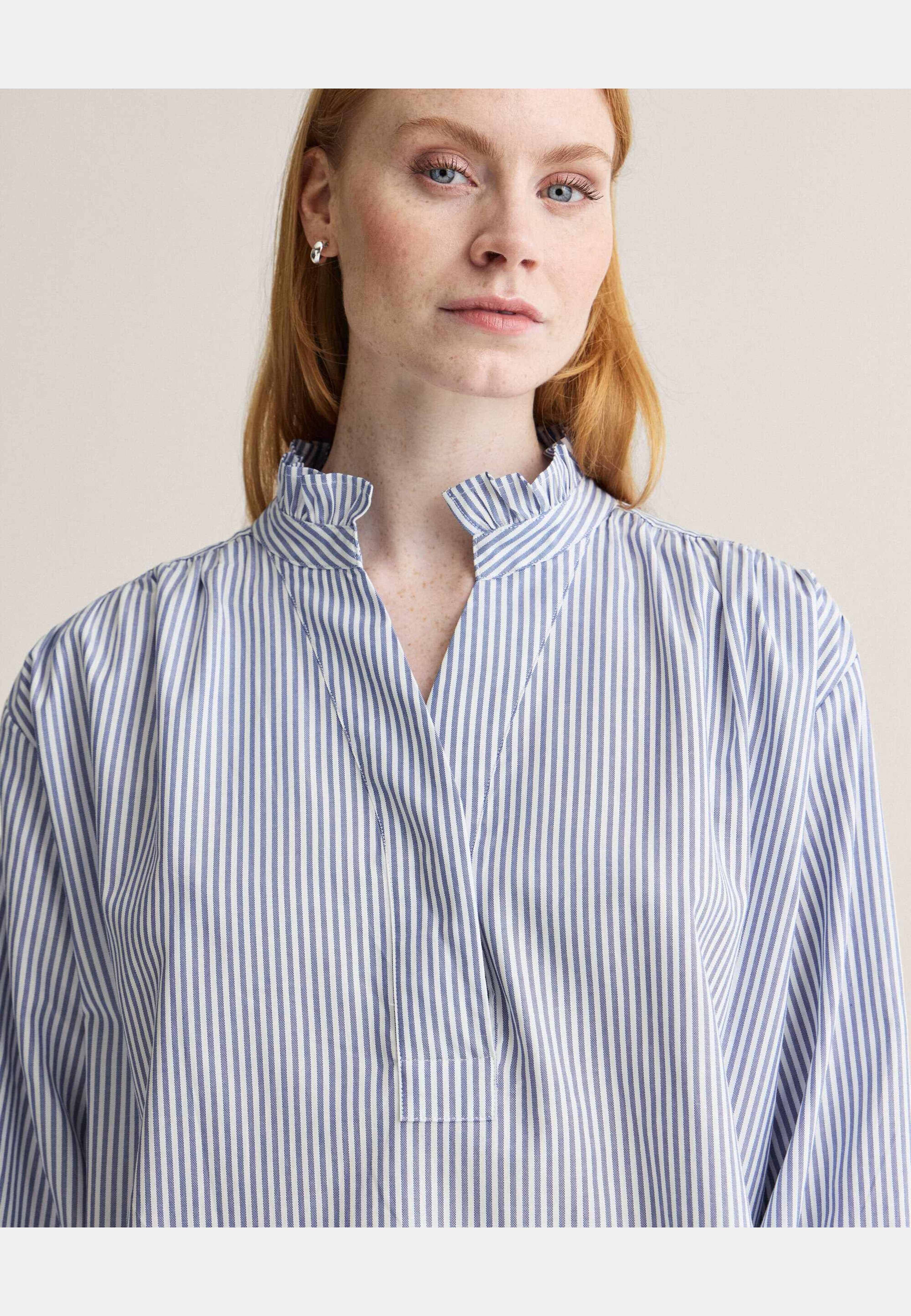 Margaux Oxford Blouse, från Newhouse, i färgen marinblå. Klicka för att öppna bilden i stort format