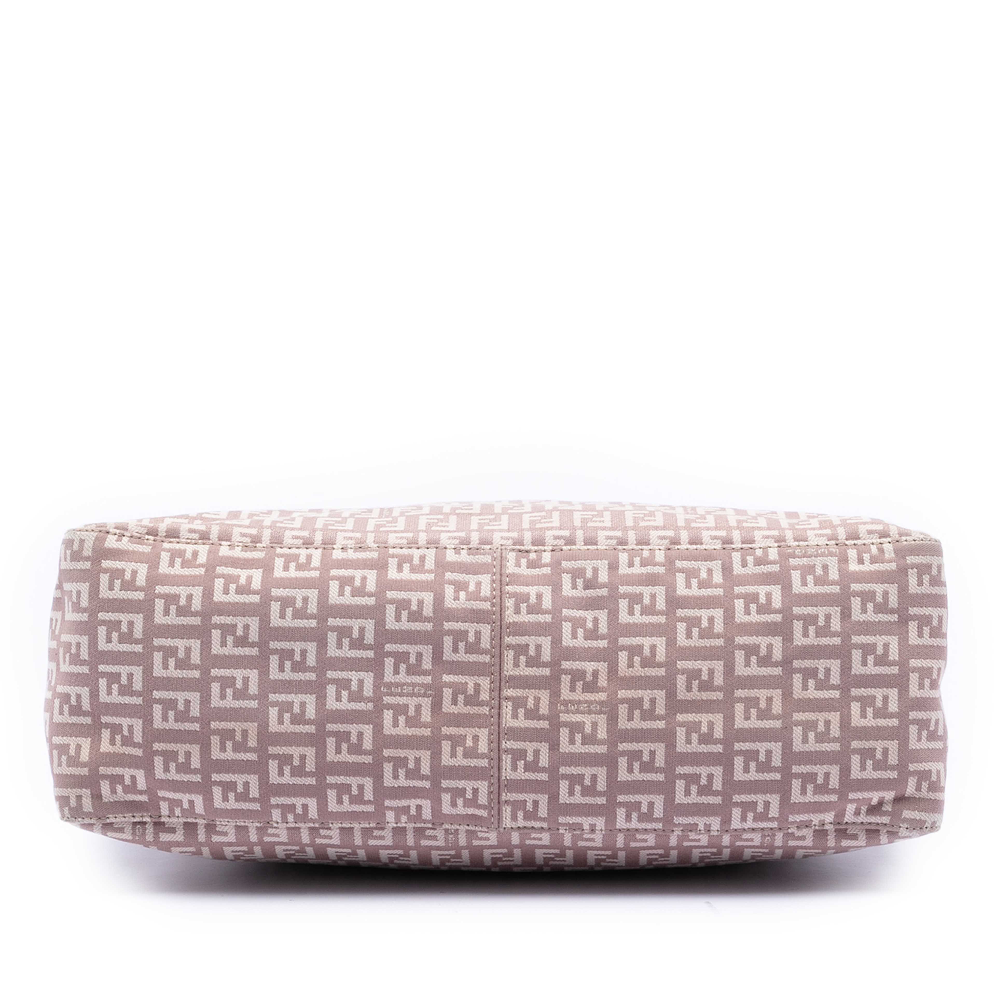 Fendi Zucchino Canvas Tote, från Luxclusif, i färgen purple. Klicka för att öppna bilden i stort format