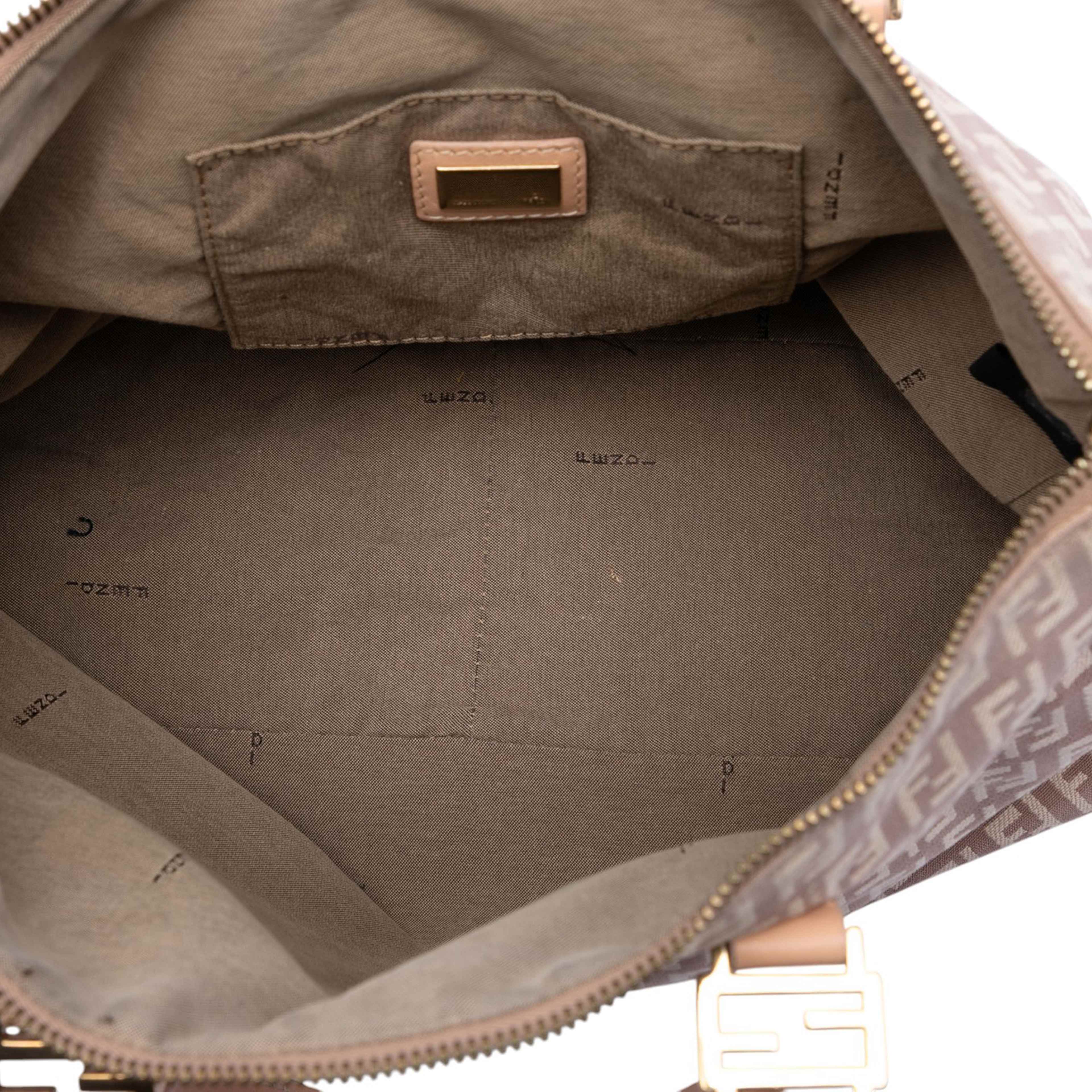 Fendi Zucchino Canvas Tote, från Luxclusif, i färgen purple. Klicka för att öppna bilden i stort format