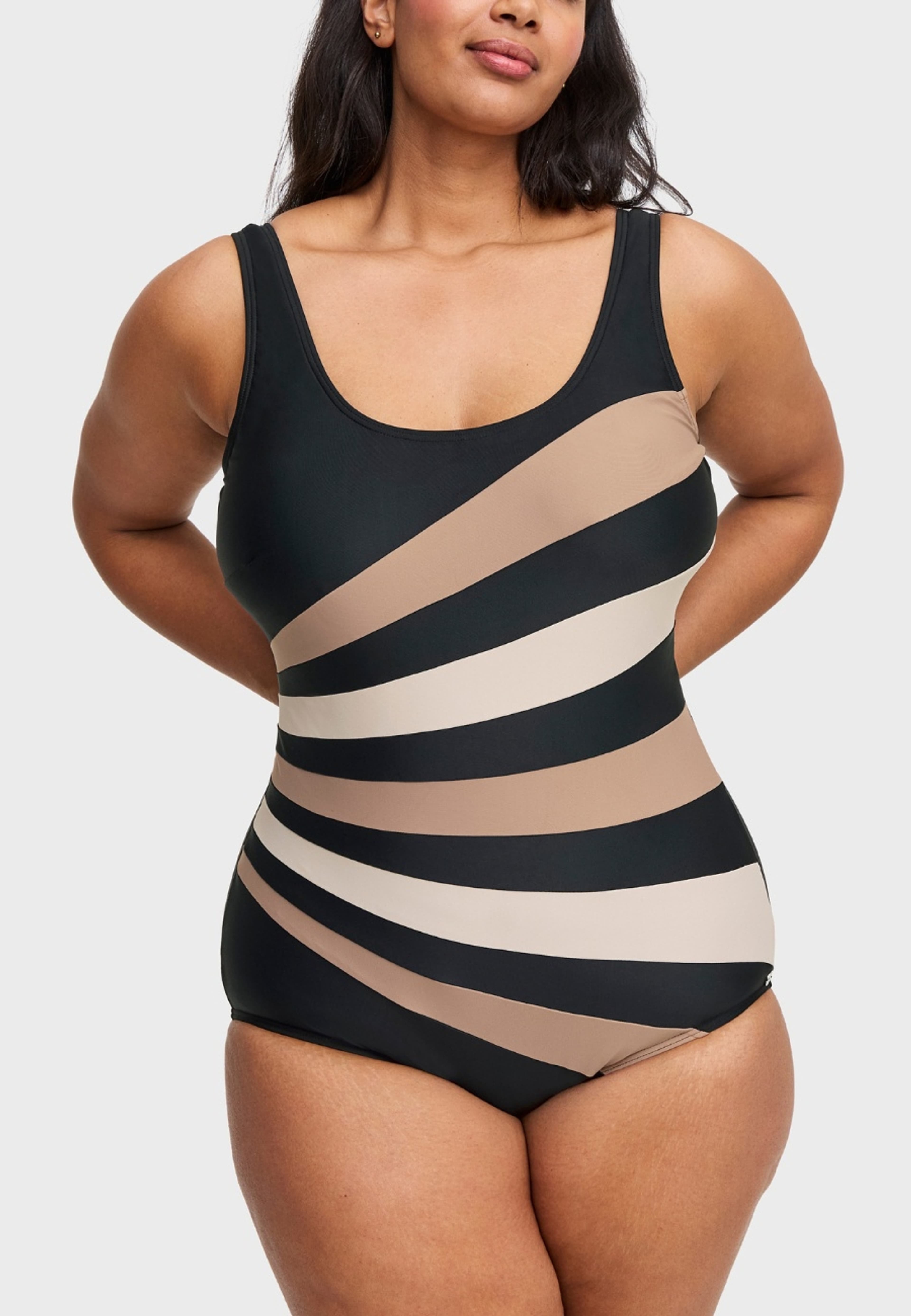 Action Baddräkt, från Swegmark, i färgen black/nougat/beige. Klicka för att öppna bilden i stort format