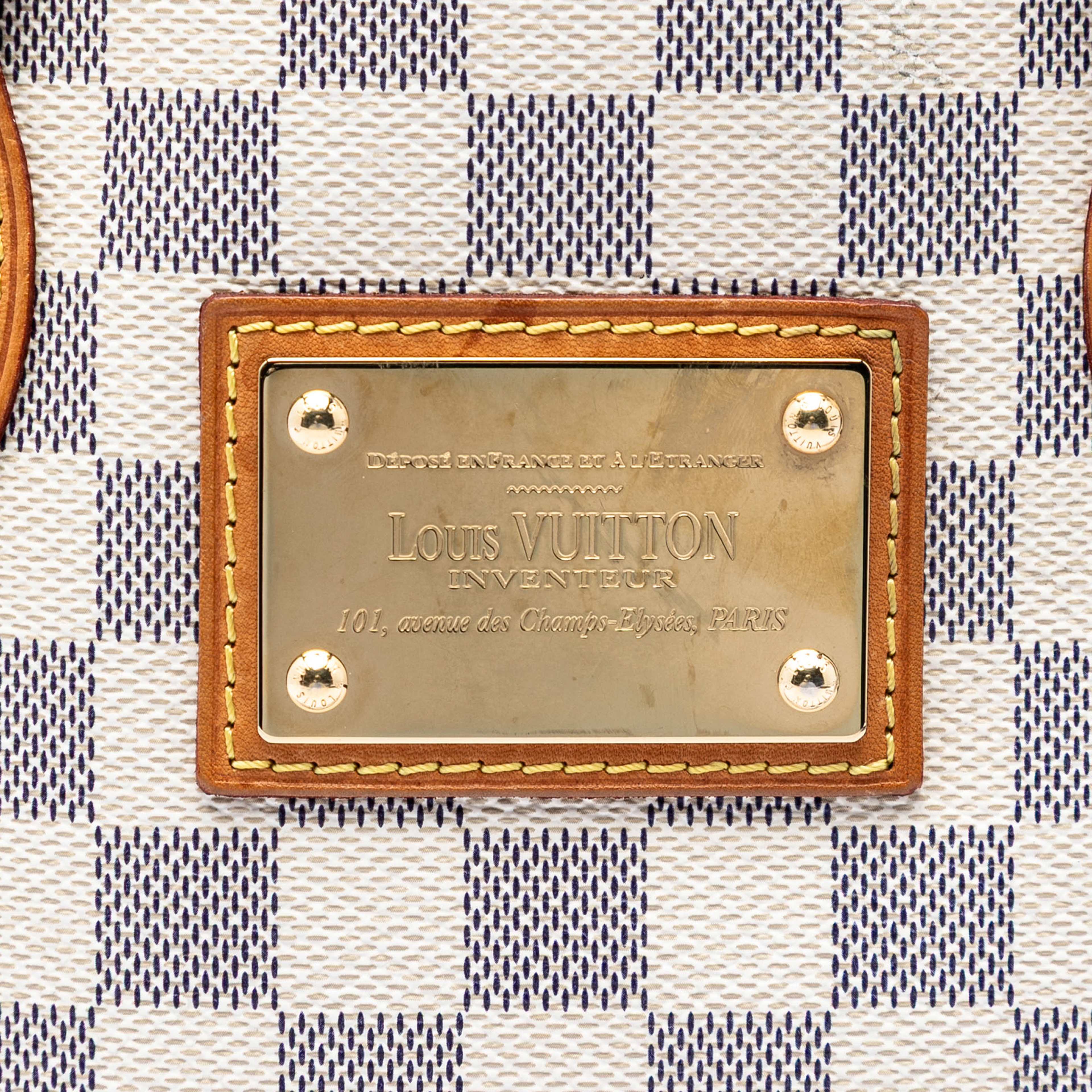 Louis Vuitton Damier Azur Hampstead Pm, från Luxclusif, i färgen white. Klicka för att öppna bilden i stort format