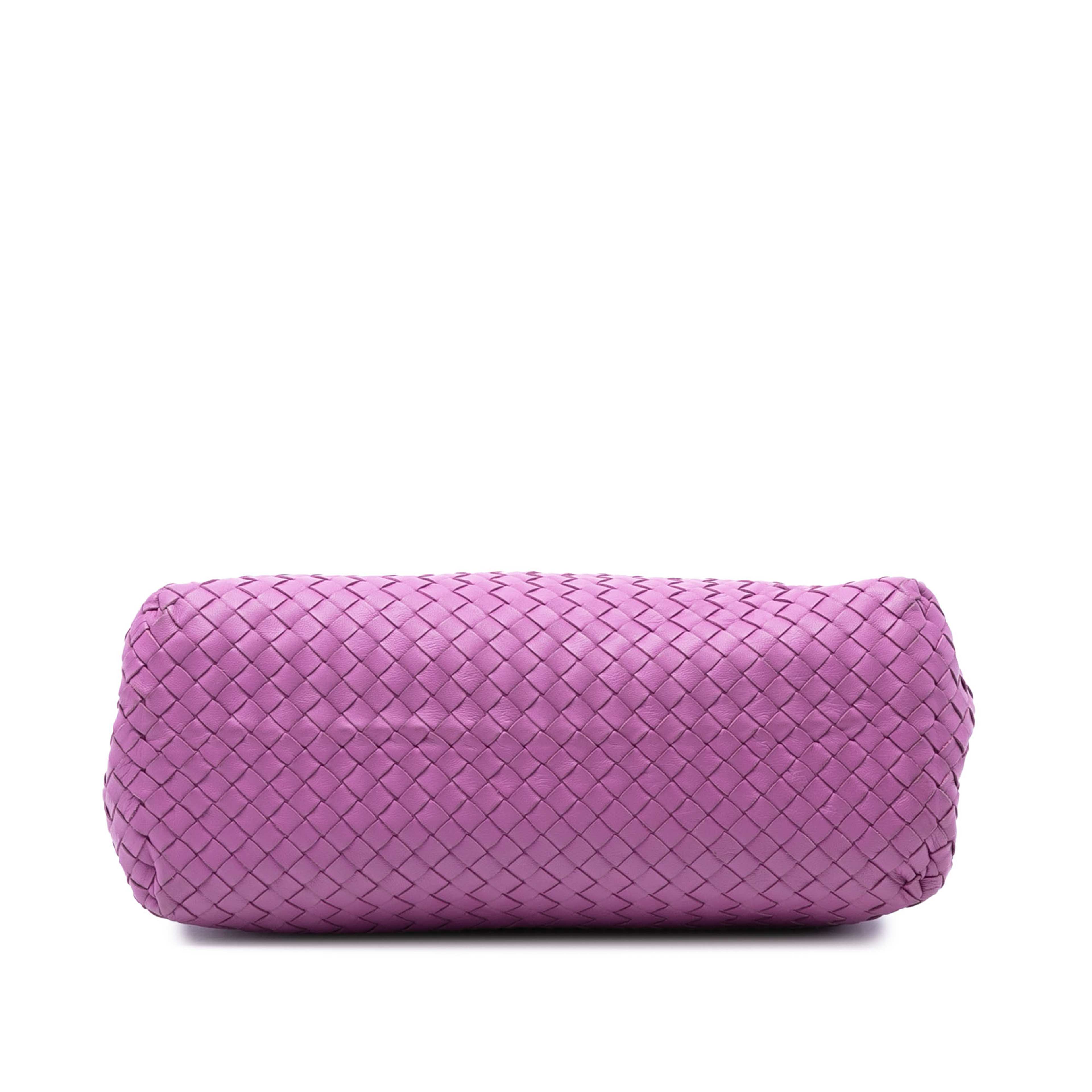 Bottega Veneta Medium Nappa Intrecciato Double Chain Tote, från Luxclusif, i färgen purpur. Klicka för att öppna bilden i stort format